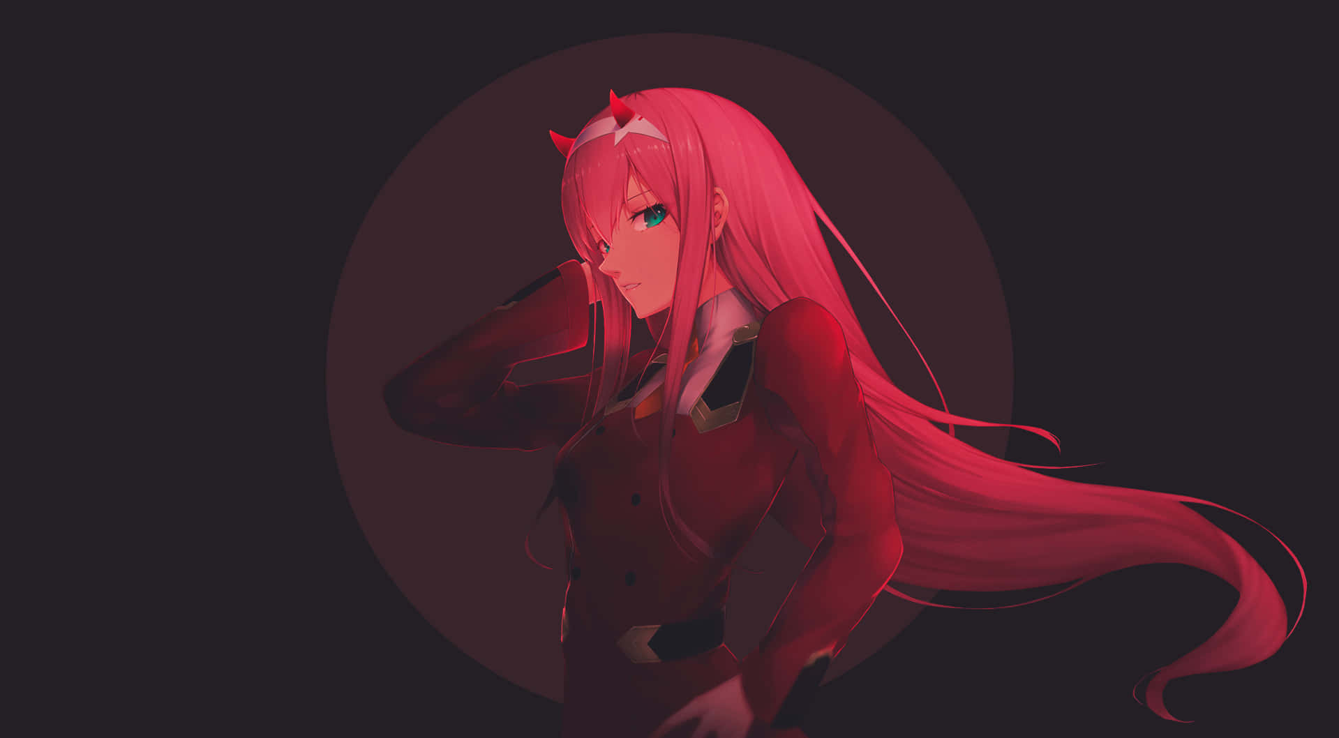 Zero Two Aesthetic 桌布 壁紙 — 一位粉紅色頭髮、紅色角、發光眼睛的動漫女孩站在一個黑暗的圓圈中，穿著紅色服裝，頭髮飄逸。