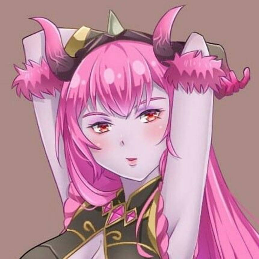 Mobile Legends 動態圖 桌布 壁紙 — 一位粉紅色頭髮的動漫女孩，有著蓬鬆的角和金色鑲邊的服裝，在柔和的背景前舉起雙臂擺姿勢。