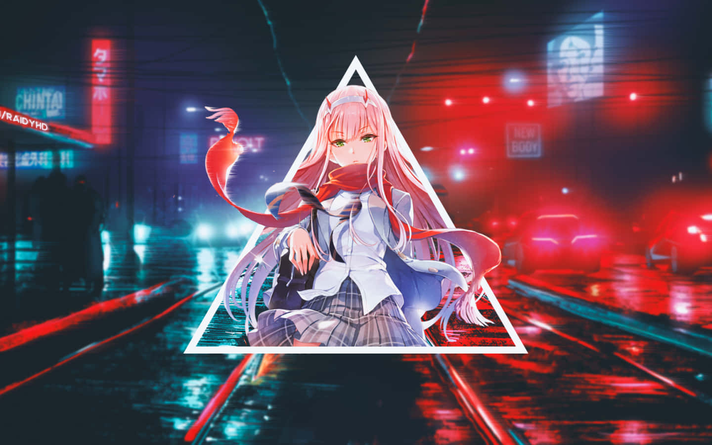 DARLING in the FRANXX 桌布 壁紙 — 一位粉紅色頭髮的動漫女孩穿著校服，站在夜間霓虹燈濕透的雨景賽博朋克街道上一個發光的三角形內。