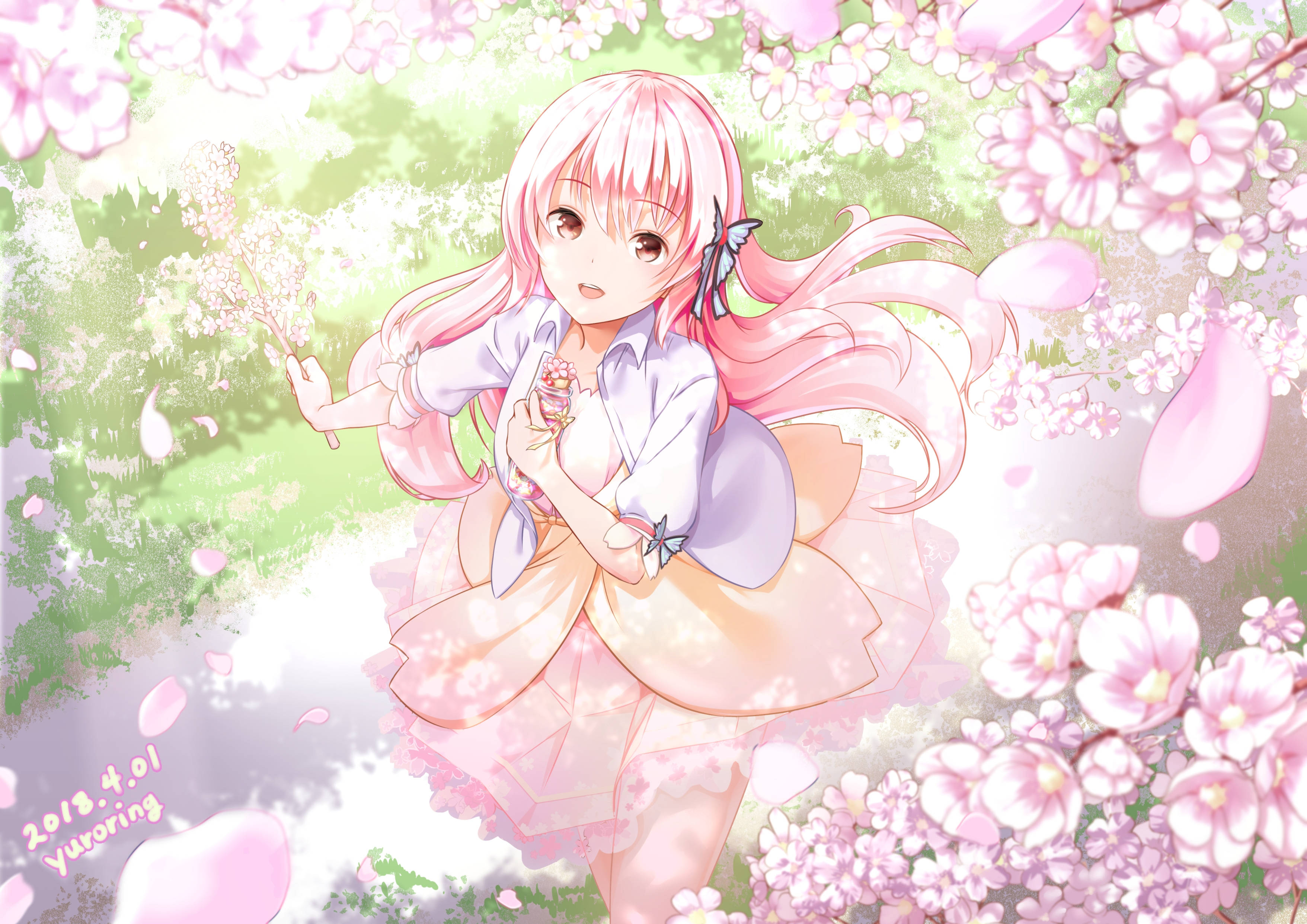 Cute Pink Girl 桌布 壁紙 — 一位粉紅色頭髮的動漫女孩穿著淺色連衣裙，站在柔和的綠色天空下，櫻花飄落。