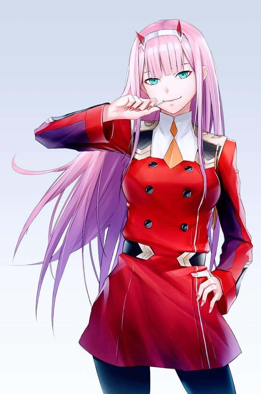 動漫 桌布 壁紙 — 一位粉紅色頭髮的動漫女孩穿著紅色軍裝制服，在純色背景前微笑著將香煙放在唇邊。
