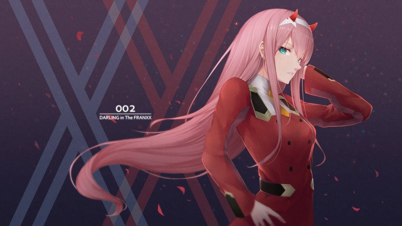 DARLING in the FRANXX 桌布 壁紙 — 一位粉紅色頭髮的動漫女孩穿著紅色制服，自信地站在幾何星形背景前，花瓣飄落。