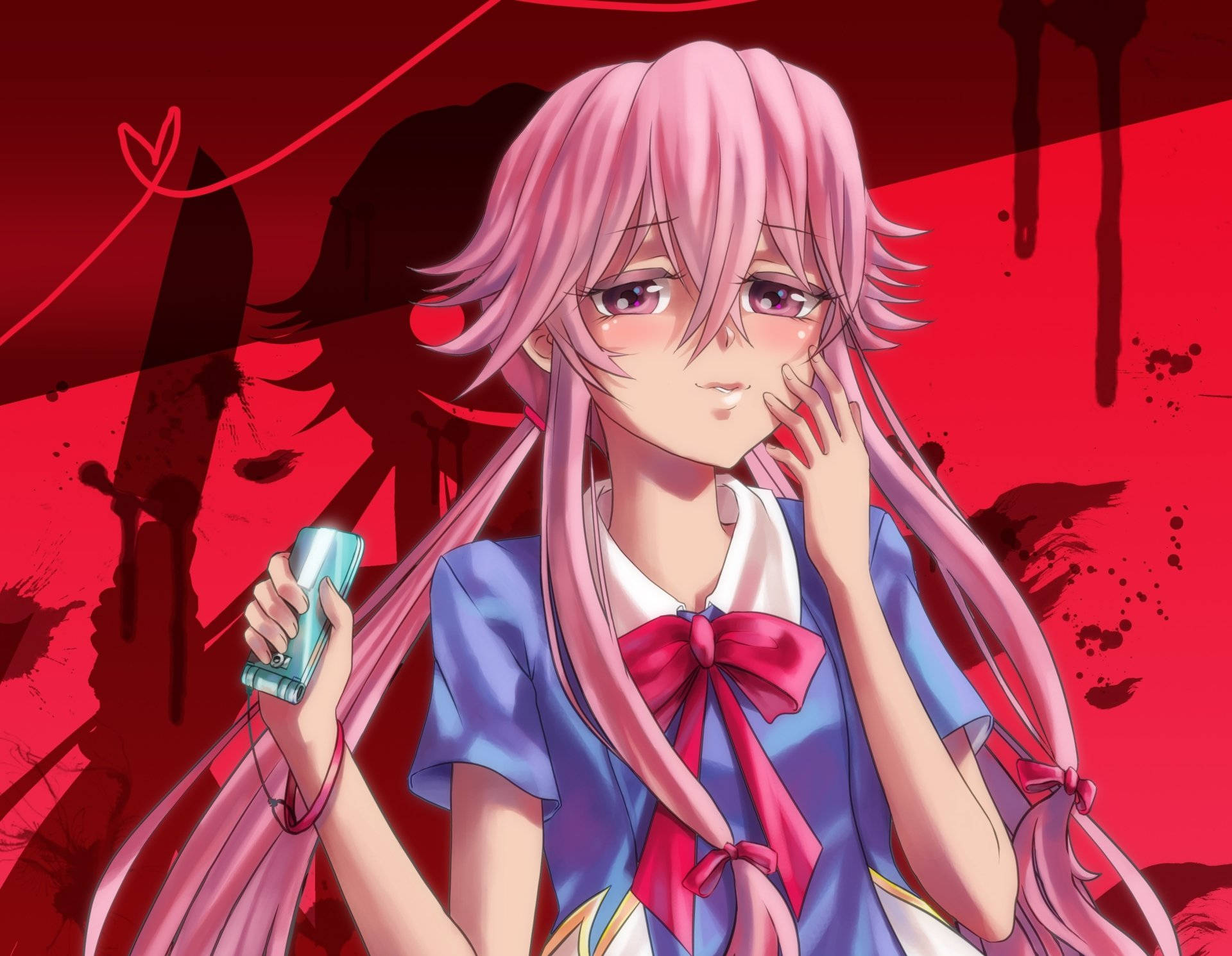 Yuno 桌布 壁紙 — 一位粉紅色頭髮的動漫女孩穿著藍色校服，繫著紅色蝴蝶結，在帶有血跡和陰影人物的鮮紅色背景前拿著手機。