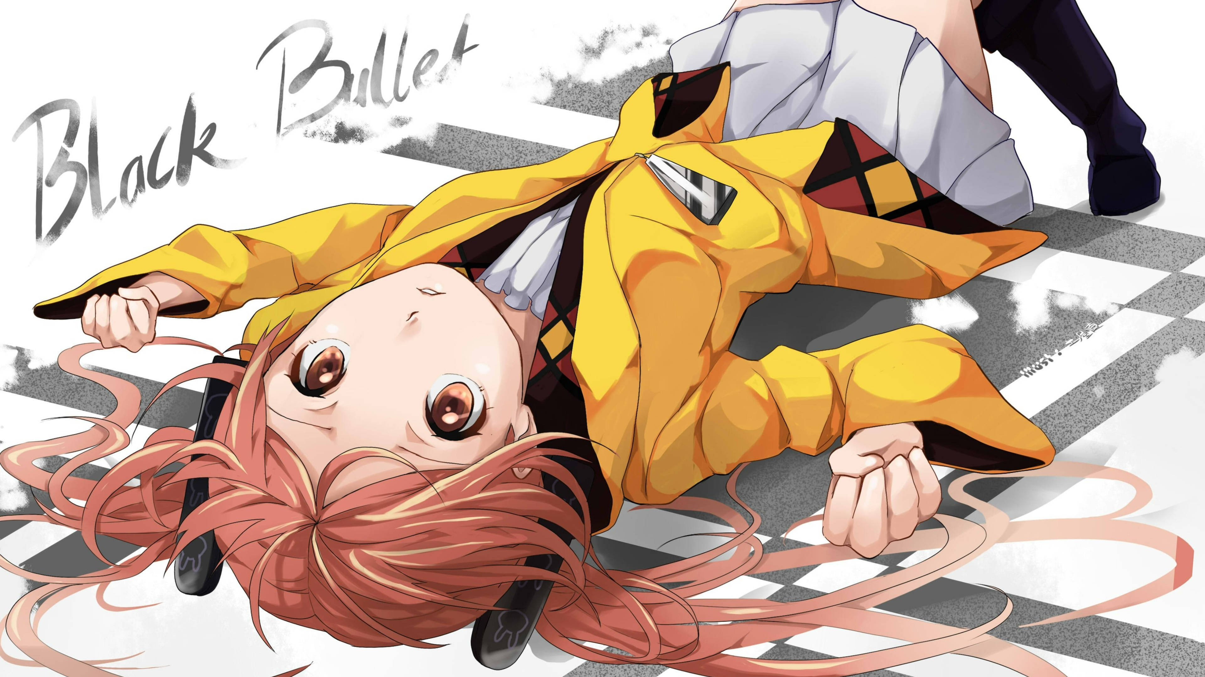 bullet 桌布 壁紙 — 一位粉紅色頭髮的動漫女孩穿著黃色外套躺在棋盤格地板上，眼睛睜大，頭髮飄逸。