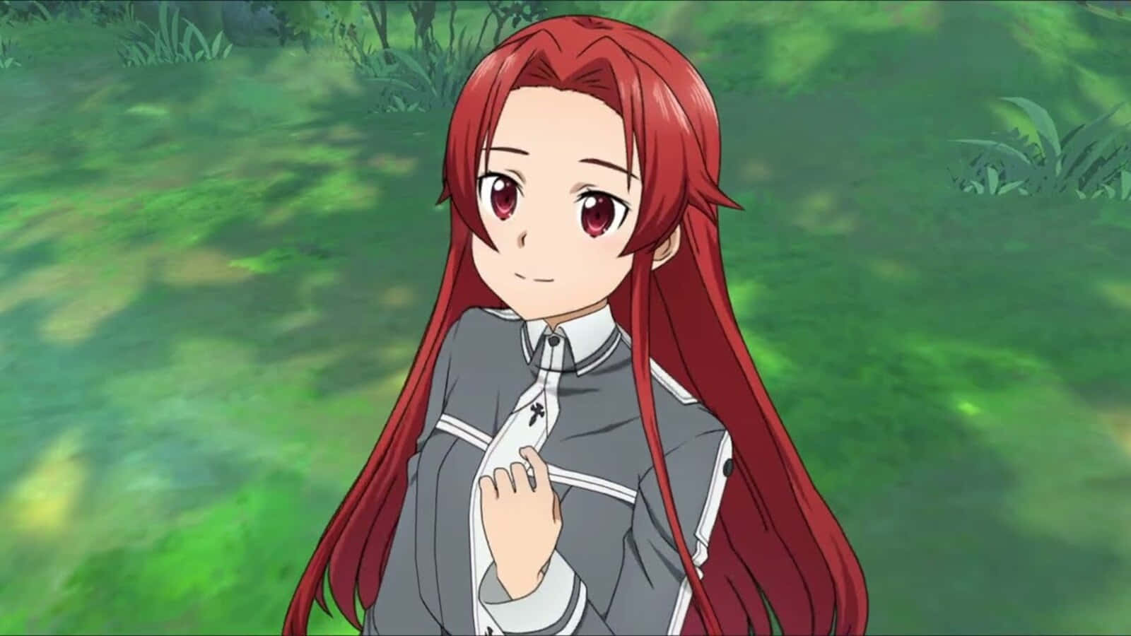 Tiese Shtolienen 桌布 壁紙 — 一位紅髮動漫少女穿著灰色校服，站在陽光明媚的綠色田野中，帶著溫柔的微笑。
