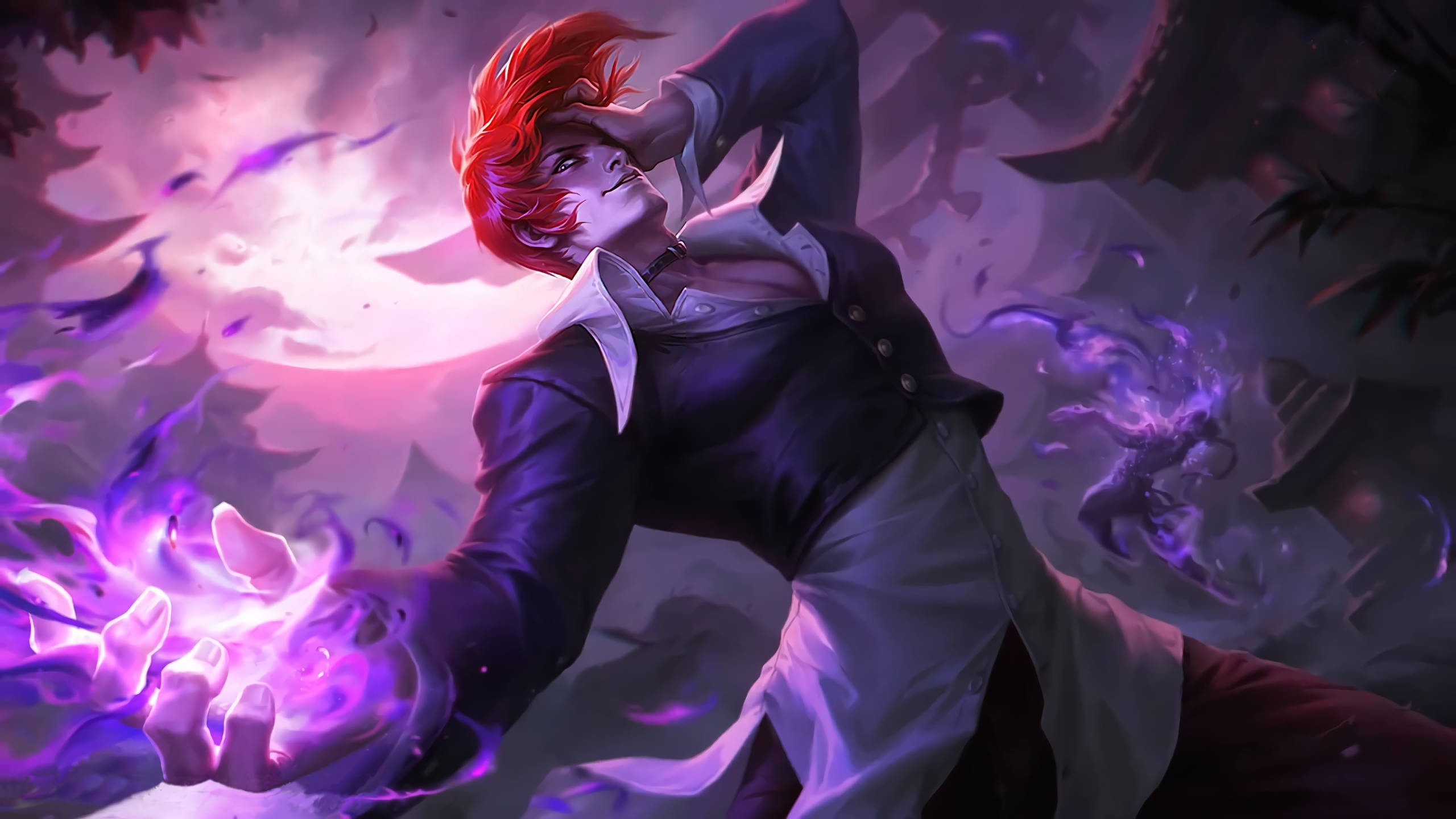 Mobile Legends 動態圖 桌布 壁紙 — 一位紅髮動漫戰士身穿深色外套，在暴風雨黃昏背景下，專注地引導發光的紫色能量。