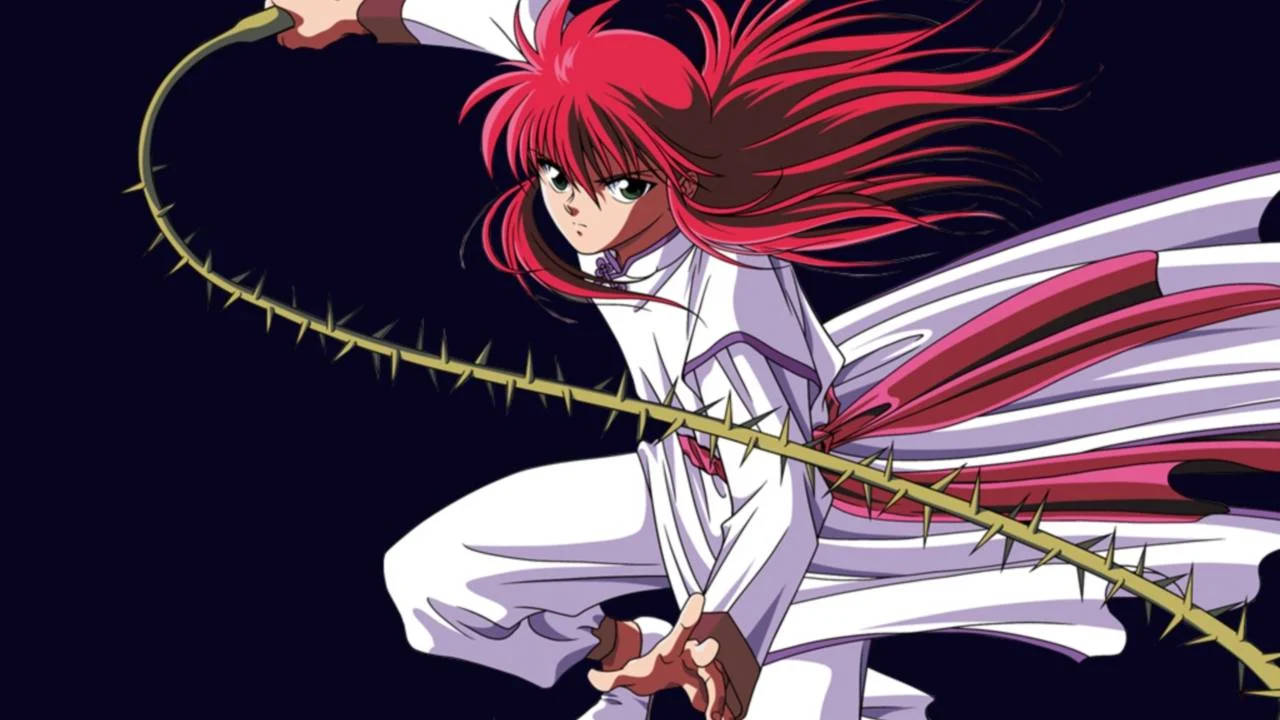 Kurama 桌布 壁紙 — 一位紅髮動漫戰士身穿白色長袍，在黑暗背景下揮舞帶刺鞭子。