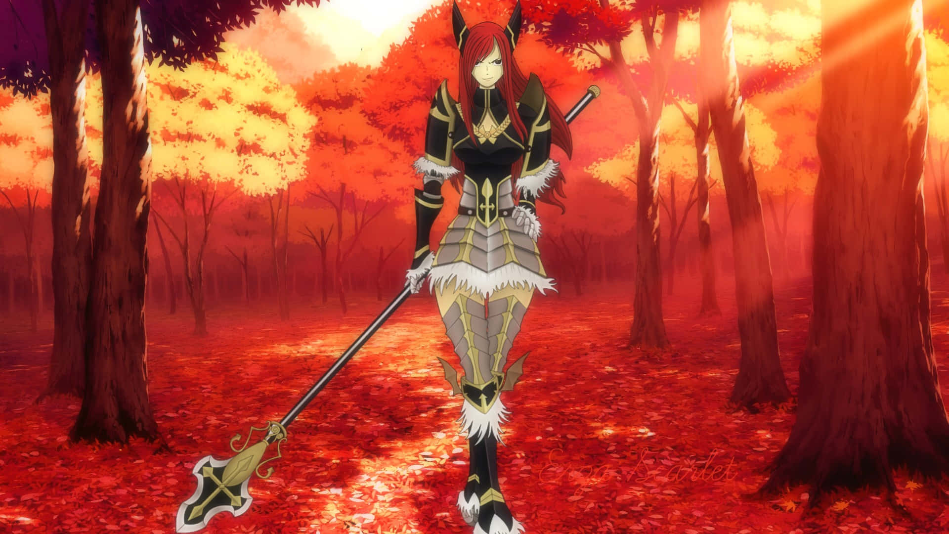 erza scarlet 桌布 壁紙 — 一位紅髮動漫戰士身穿黑金鎧甲，佇立於沐浴在熾熱橙色夕陽光下的森林中。