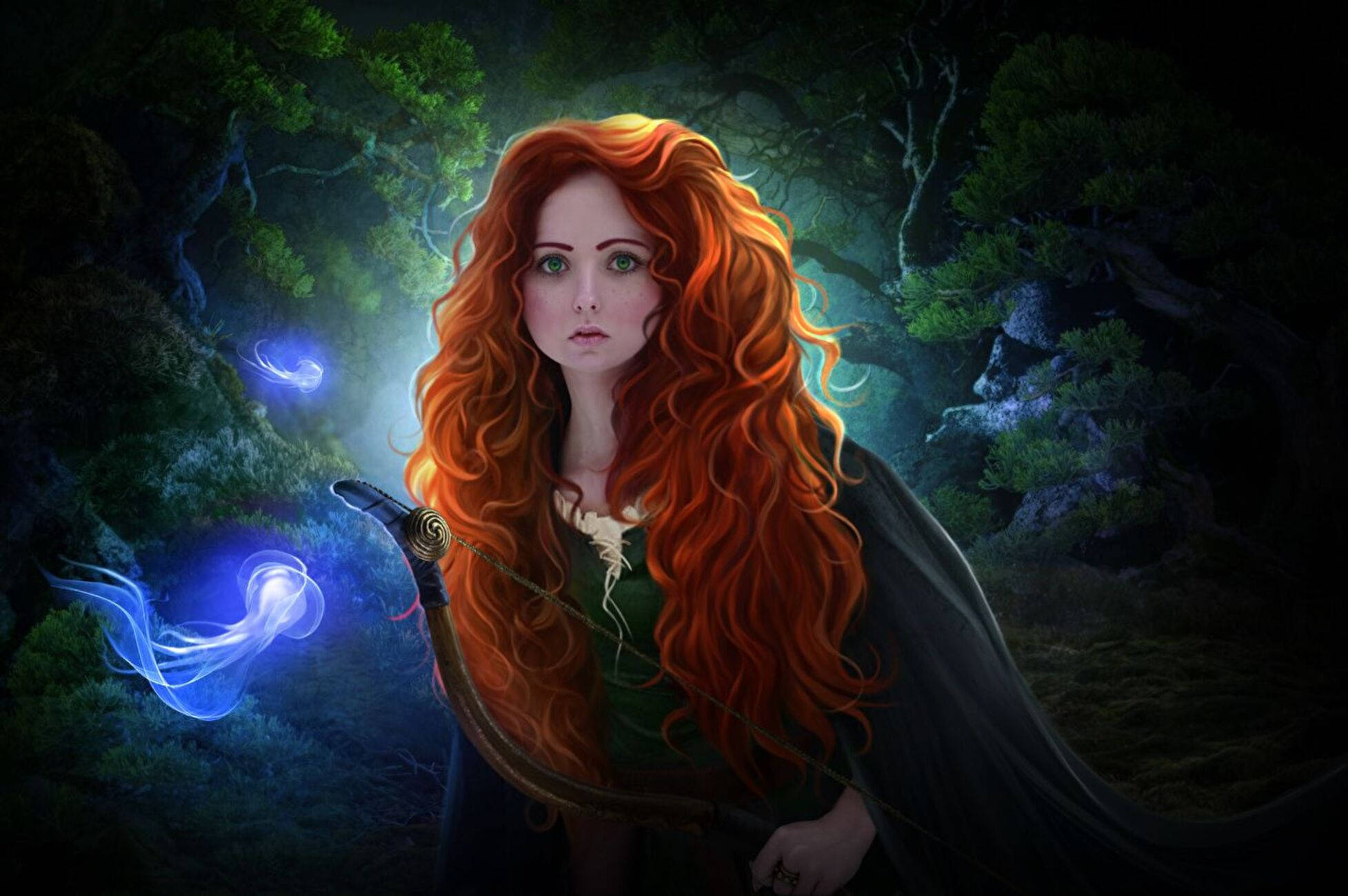 Merida 桌布 壁紙 — 一位紅髮女戰士手持弓箭，站在一個散發著藍色魔法能量的神秘森林中。