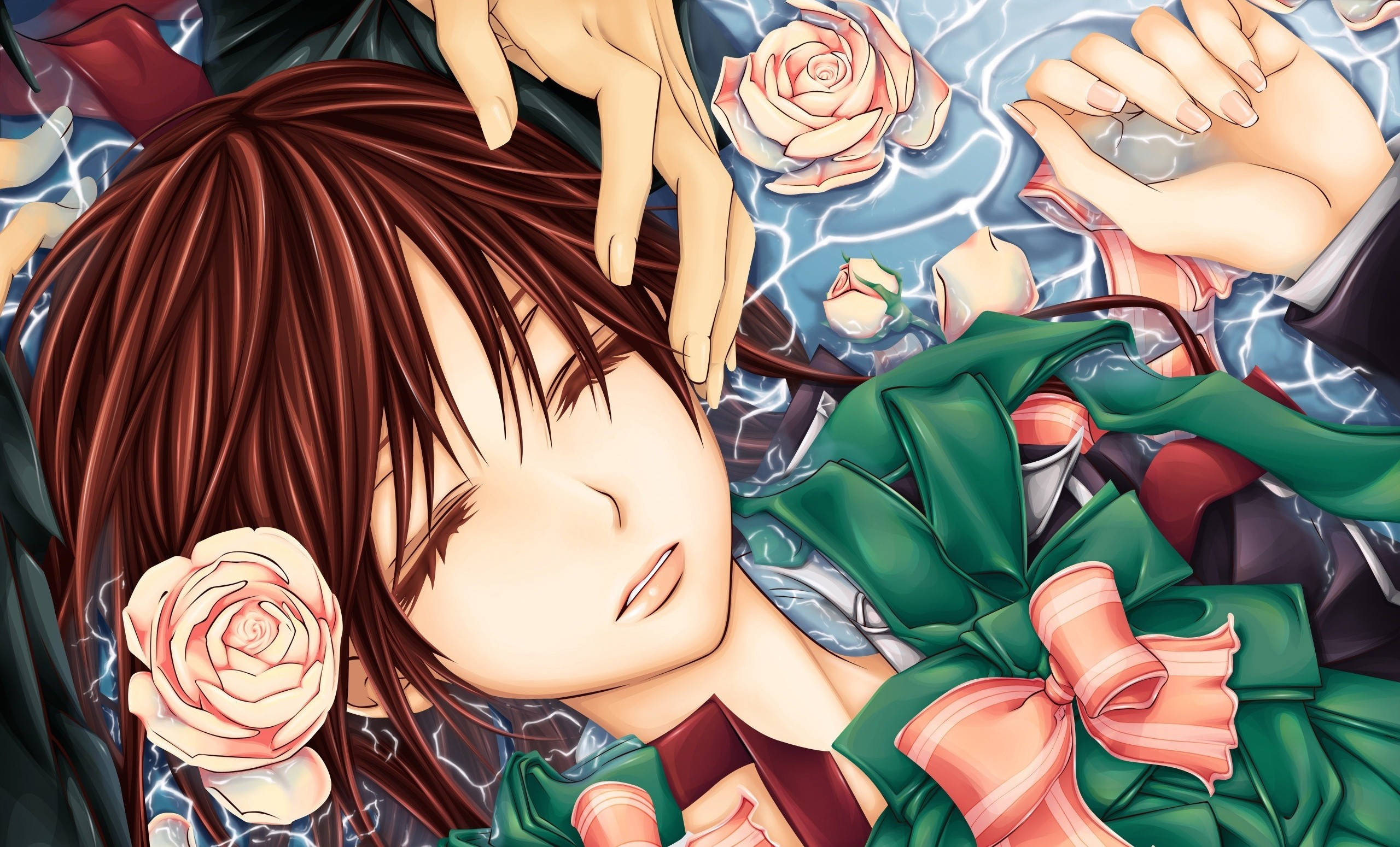 Vampire Knight 桌布 壁紙 — 一位紅髮的寧靜動漫女孩躺在漂浮的玫瑰和手中，身處電光藍色的水中。