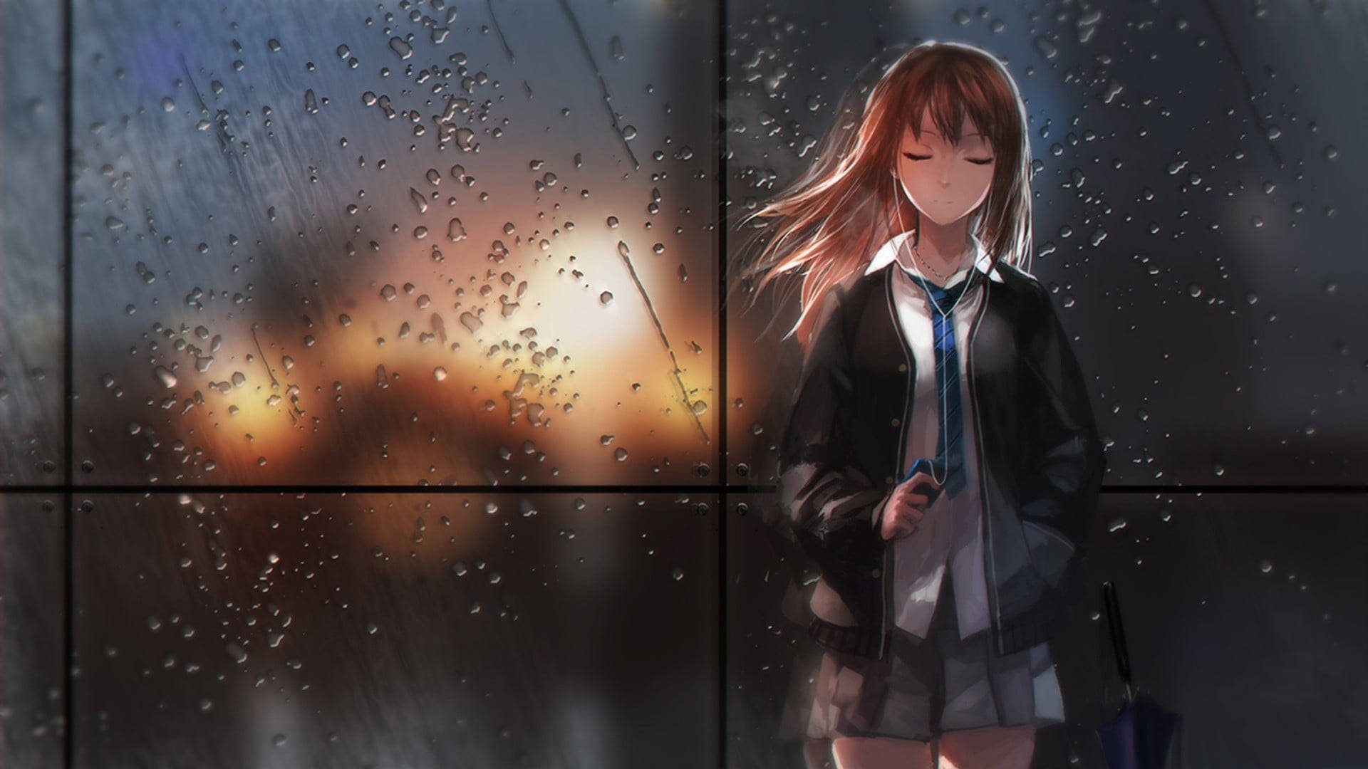 動漫女孩 桌布 壁紙 — 一位紅髮的年輕動漫女孩站在雨滴斑駁的窗邊，溫暖的夕陽光線在她身後閃耀。