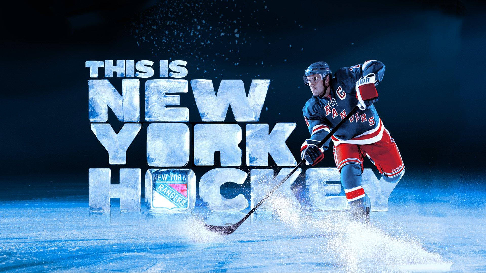New York Rangers 桌布 壁紙 — 一位紐約遊騎兵冰球球員在冰上動態滑行，身後有「THIS IS NEW YORK HOCKEY」文字以冰塊形式呈現。