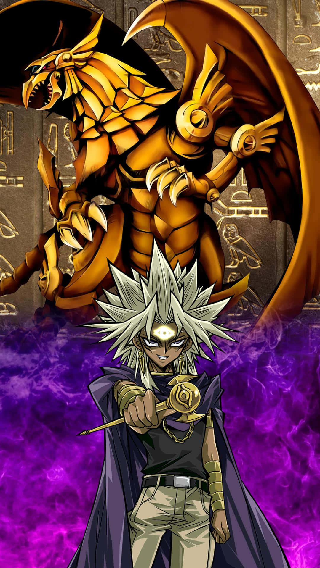 The Winged Dragon Of Ra 桌布 壁紙 — 一位紫色斗篷、刺蝟頭的動漫戰士，在旋轉的紫色背景前，對著一隻巨大的金色有翼巨龍揮舞著金色法杖。