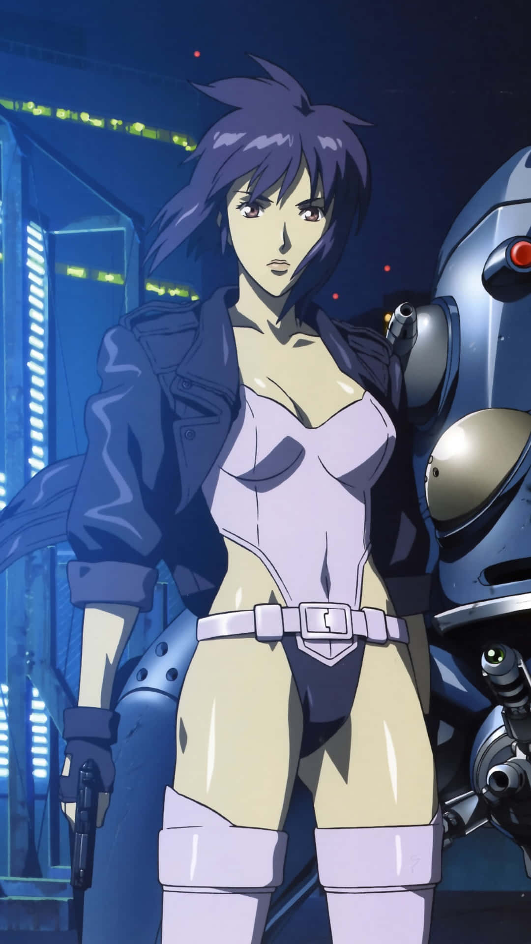 Motoko Kusanagi 桌布 壁紙 — 一位紫色頭髮的賽博龐克動漫女性站在機器人旁邊，身處霓虹燈照亮的都市夜景。