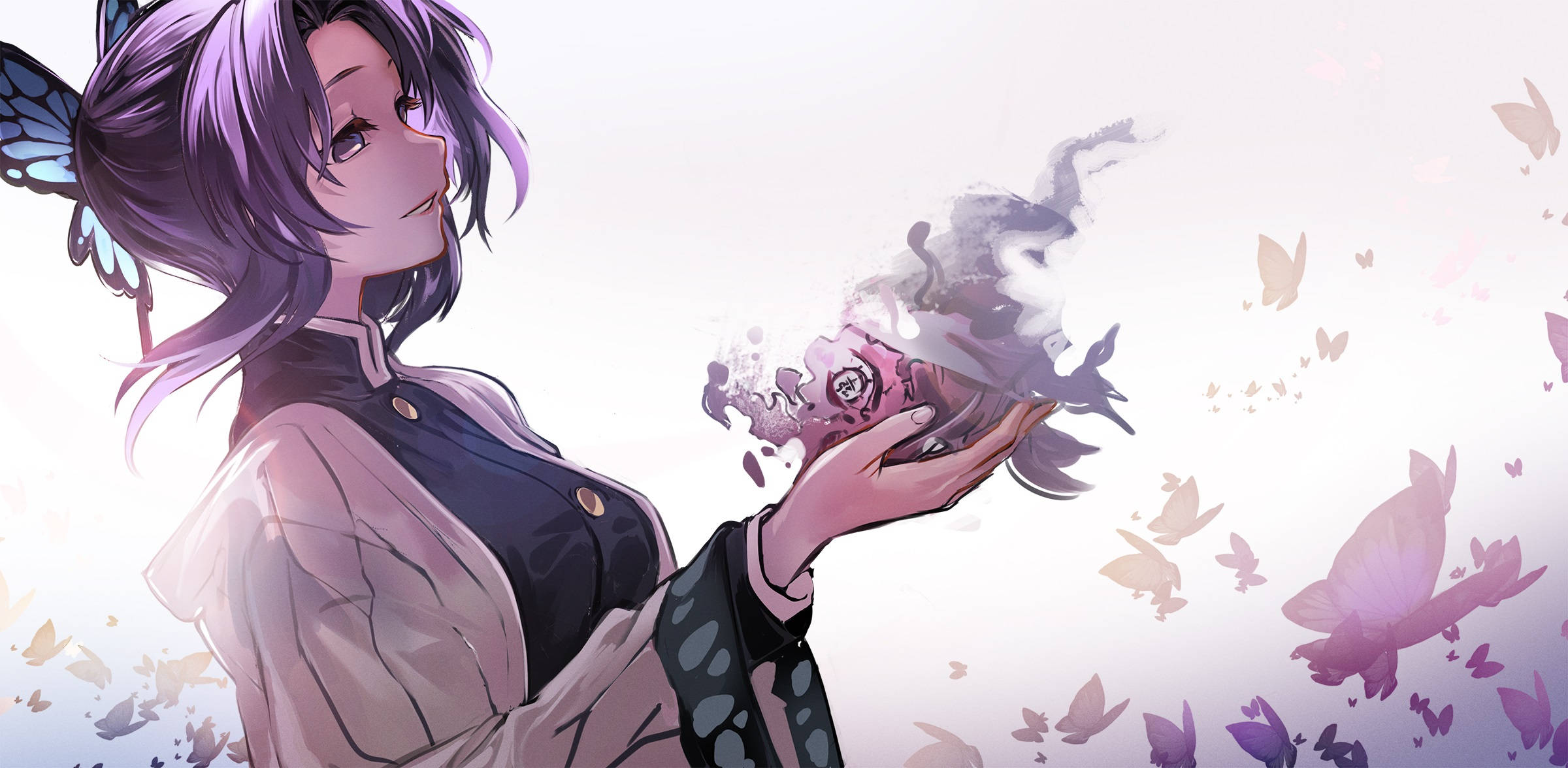 Shinobu 桌布 壁紙 — 一位紫髮動漫女孩輕輕抱著一個發光的粉紅色球體，蝴蝶在她周圍柔和的粉彩光中盤旋。