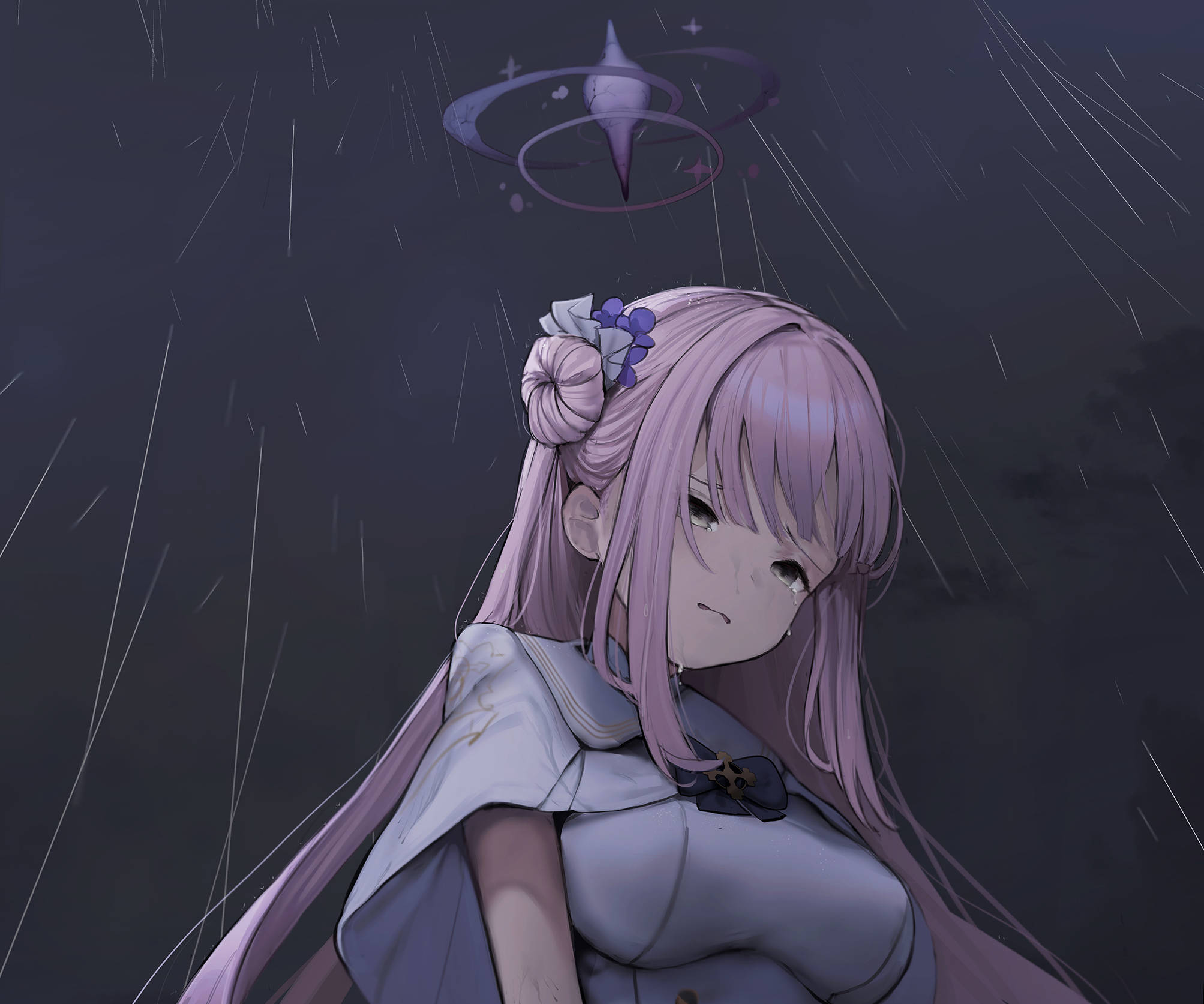 電玩遊戲 桌布 壁紙 — 一位紫髮的憂鬱動漫女孩站在傾盆大雨中，下方漂浮著一個宇宙球體。