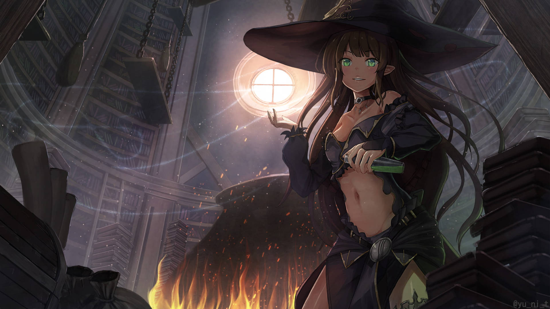 Witchy 桌布 壁紙 — 一位綠眼睛、戴寬邊帽的女巫站在高聳的圖書館中，在發光的圓形窗戶下對著熊熊烈火施展魔法。