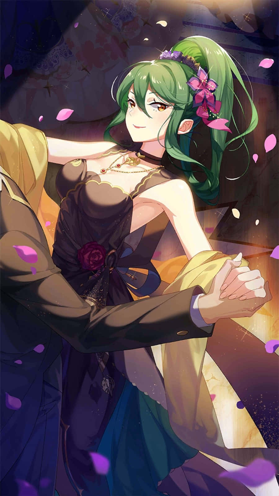 Crusch Karsten 桌布 壁紙 — 一位綠髮動畫女孩穿著深色連衣裙與舞伴跳舞，粉紅色花瓣在溫暖的金色光芒中飄浮在他們周圍。