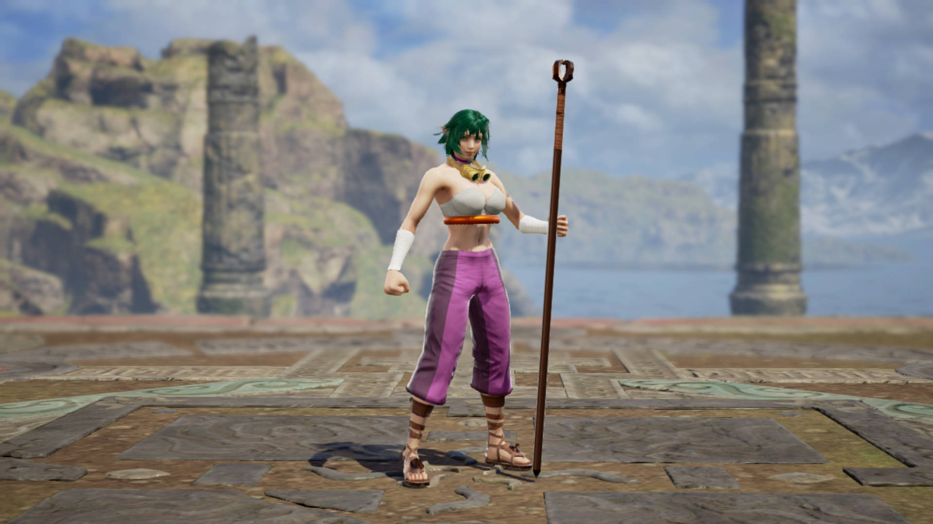 Jak 3 桌布 壁紙 — 一位綠髮戰士自信地站在石台上，手持法杖，背景是古代遺跡和山脈。