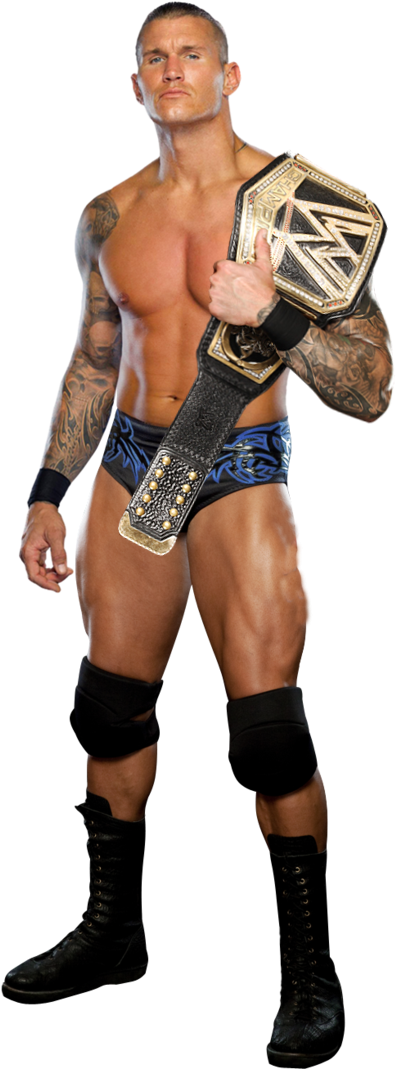 WWE 桌布 壁紙 — 一位肌肉發達、有刺青的摔角手在黑色背景前舉起冠軍腰帶。
