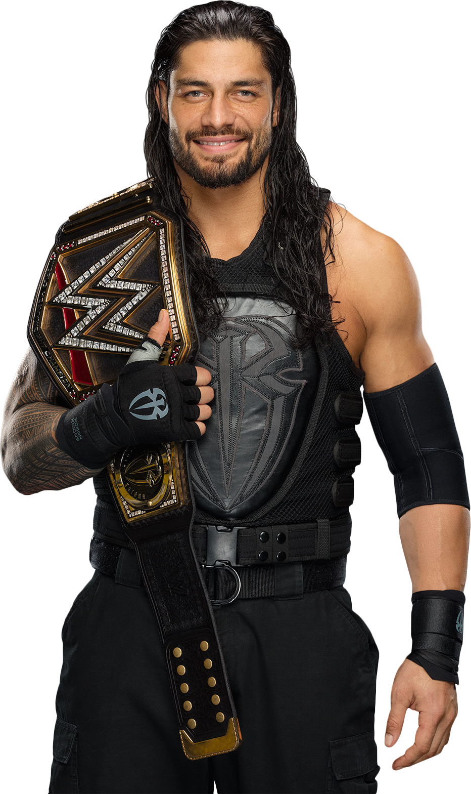 WWE 桌布 壁紙 — 一位肌肉發達、留著深色長髮的摔角手，在純白背景前微笑著手持閃亮的冠軍腰帶。
