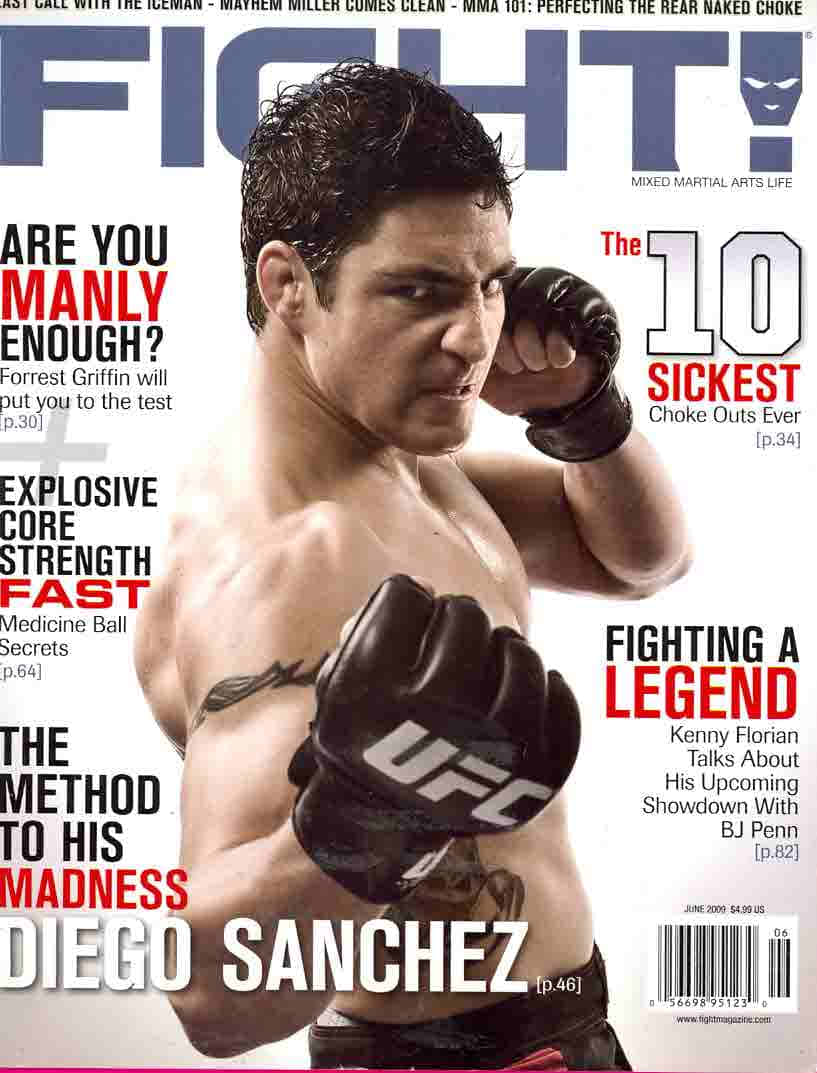 MMA 桌布 壁紙 — 一位肌肉發達的MMA拳手戴著黑色UFC手套，為雜誌封面擺姿勢，眼神銳利，封面有粗體文字標題。