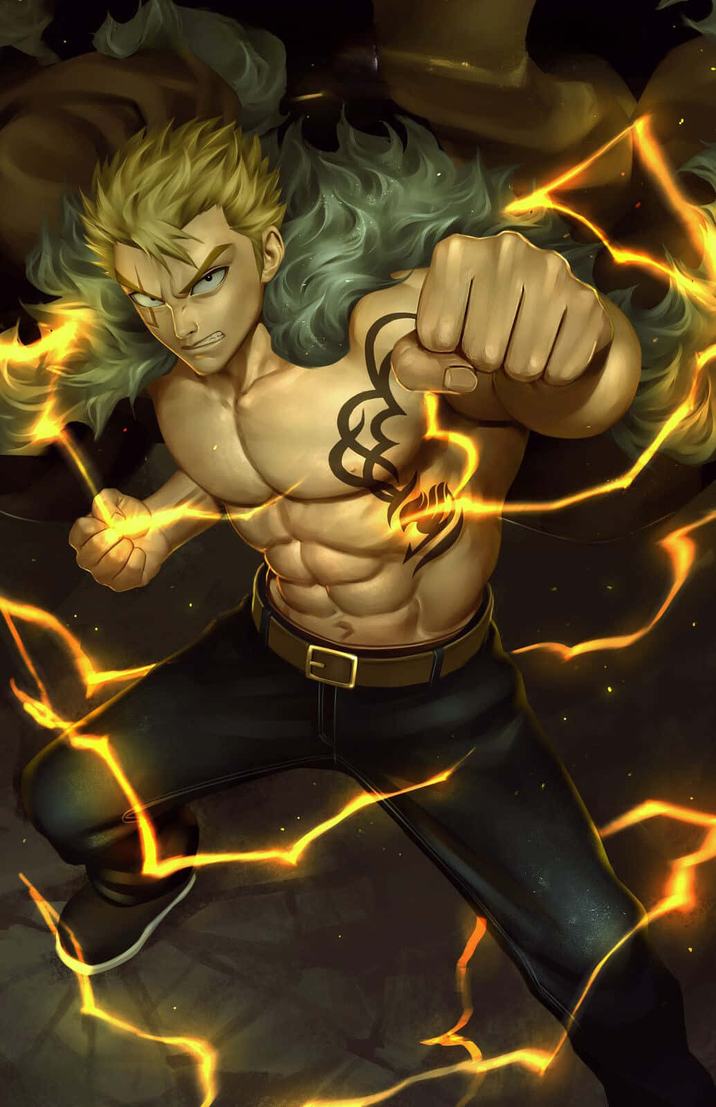 Laxus Dreyar 桌布 壁紙 — 一位肌肉發達的動漫戰士，擁有尖刺金髮和紋身，在動態戰鬥姿勢中引導發光的黃色閃電。