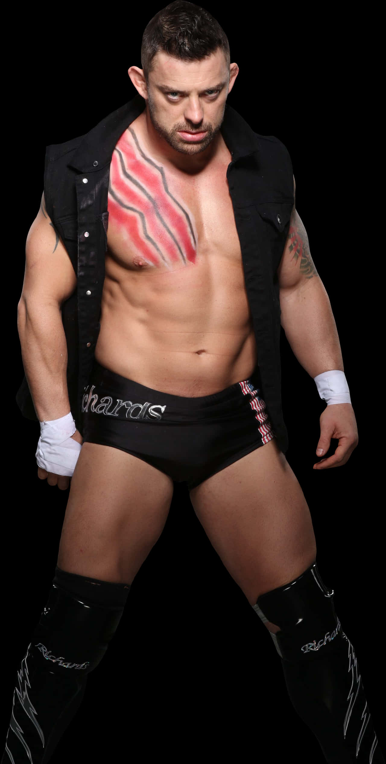 WWE 桌布 壁紙 — 一位肌肉發達的摔角手，胸前塗有紅色和黑色顏料，穿著黑色裝備，在黑色背景前強烈擺姿勢。