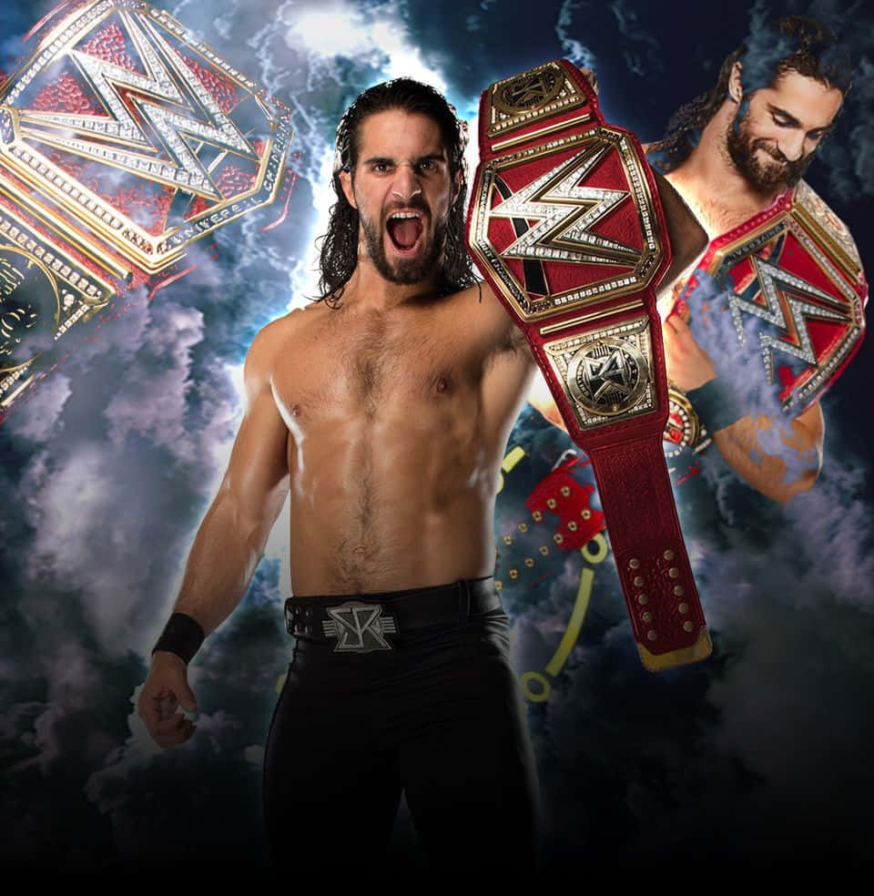 WWE 桌布 壁紙 — 一位肌肉發達的摔角手在暴風雨天空背景下，手持WWE冠軍腰帶，伴隨倒影，發出勝利的咆哮。