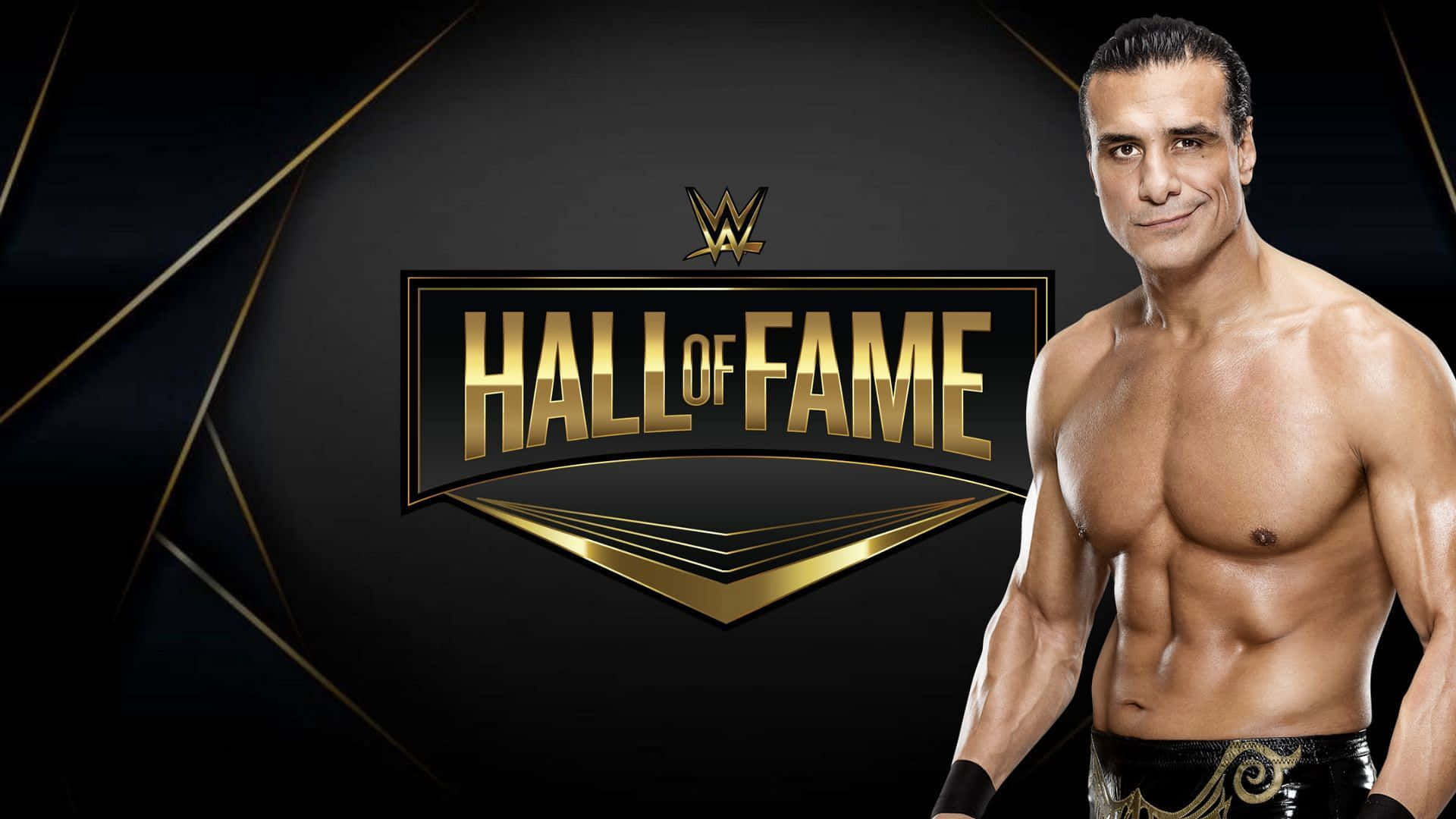 WWE 桌布 壁紙 — 一位肌肉發達的摔角手自信地站在閃閃發光的金色WWE名人堂標誌旁邊，背景是深色幾何圖案。