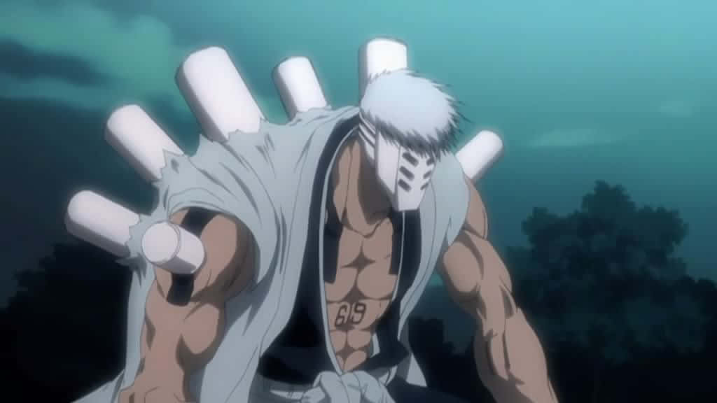 Kensei Muguruma 桌布 壁紙 — 一位肌肉發達的白髮戴面具動漫戰士，在青綠色天空和暗色樹木背景下，伸出一隻帶有六根發光白色手指的手。