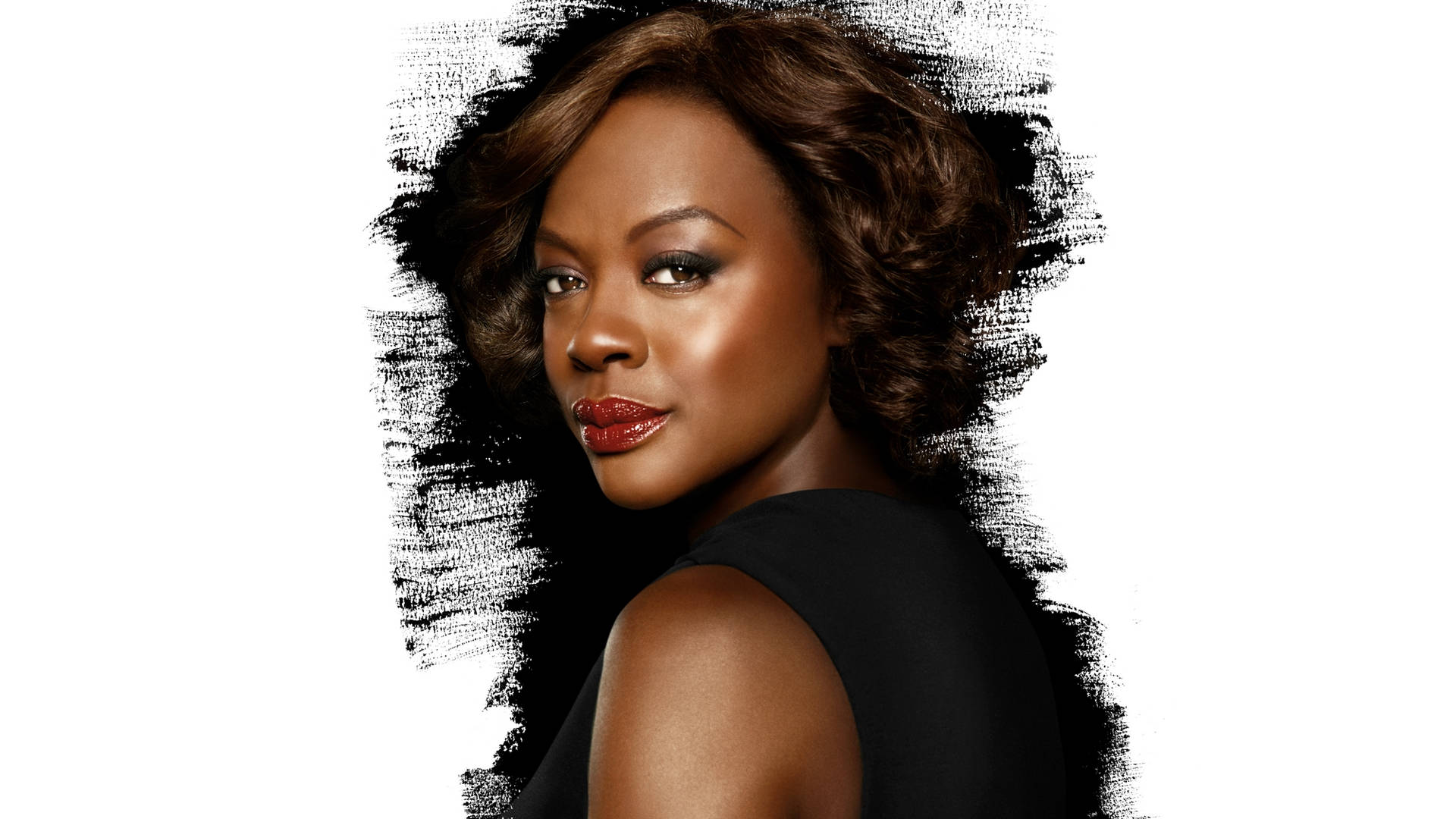 How To Get Away With Murder 桌布 壁紙 — 一位自信的女性，擁有光澤的紅唇和捲曲的棕色頭髮，被大膽的黑色筆觸框住，背景是純白色。
