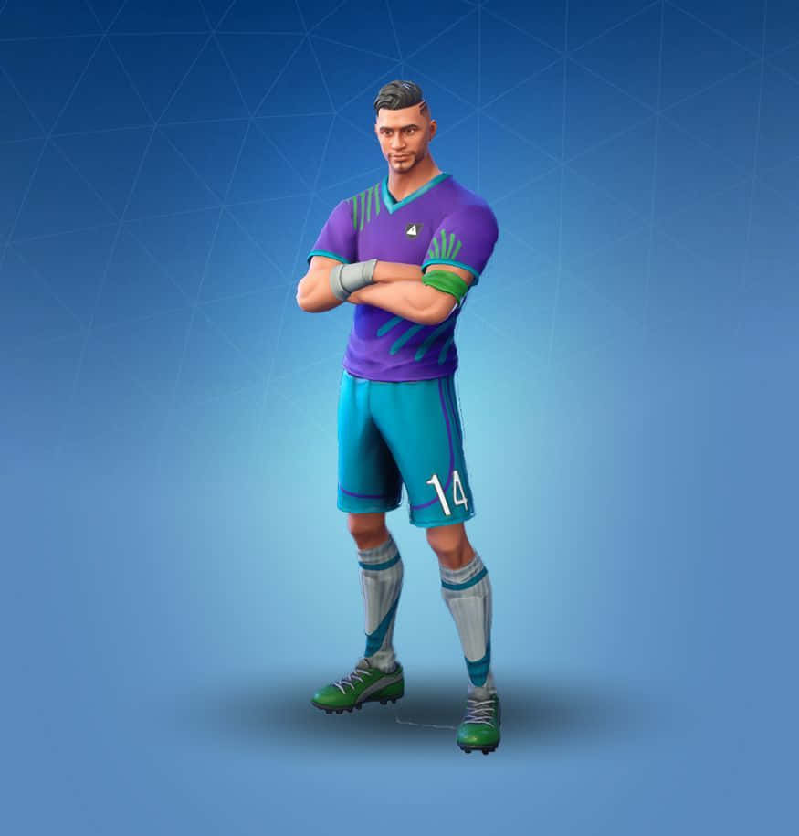 Fortnite 造型 桌布 壁紙 — 一位自信的足球運動員身穿紫色和藍綠色球衣，雙臂交叉，站在藍色幾何背景前。