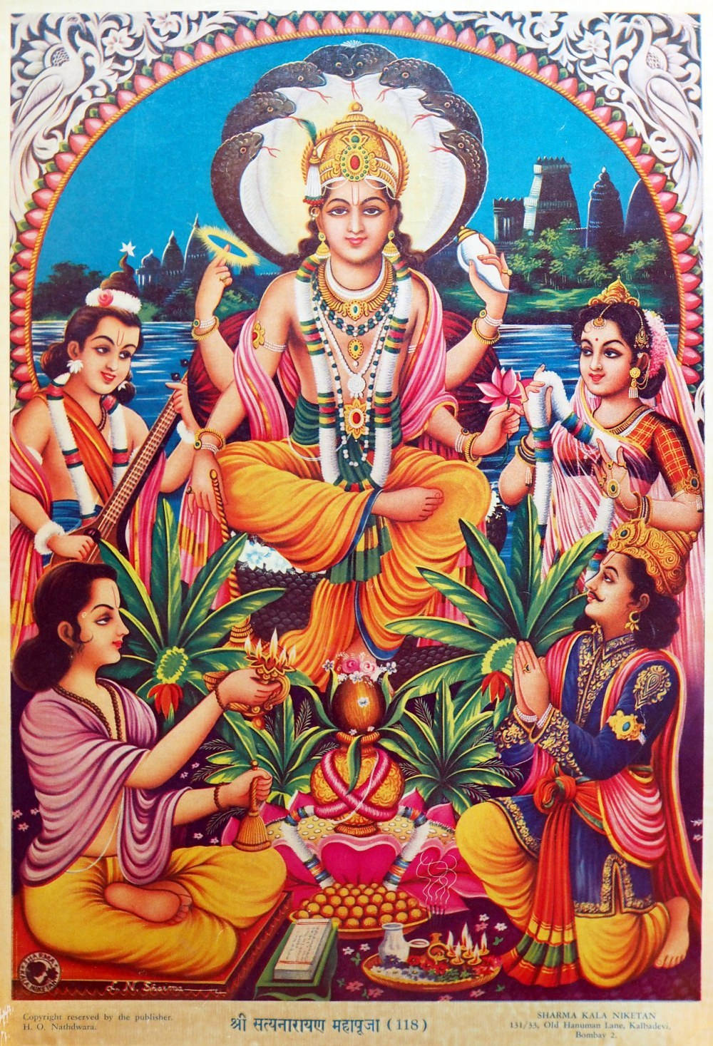 hindu iPhone 桌布 壁紙 — 一位色彩繽紛、多臂、戴著蛇冠的神明坐在寶座上，信徒們在神聖的環境中獻上祈禱和鮮花。