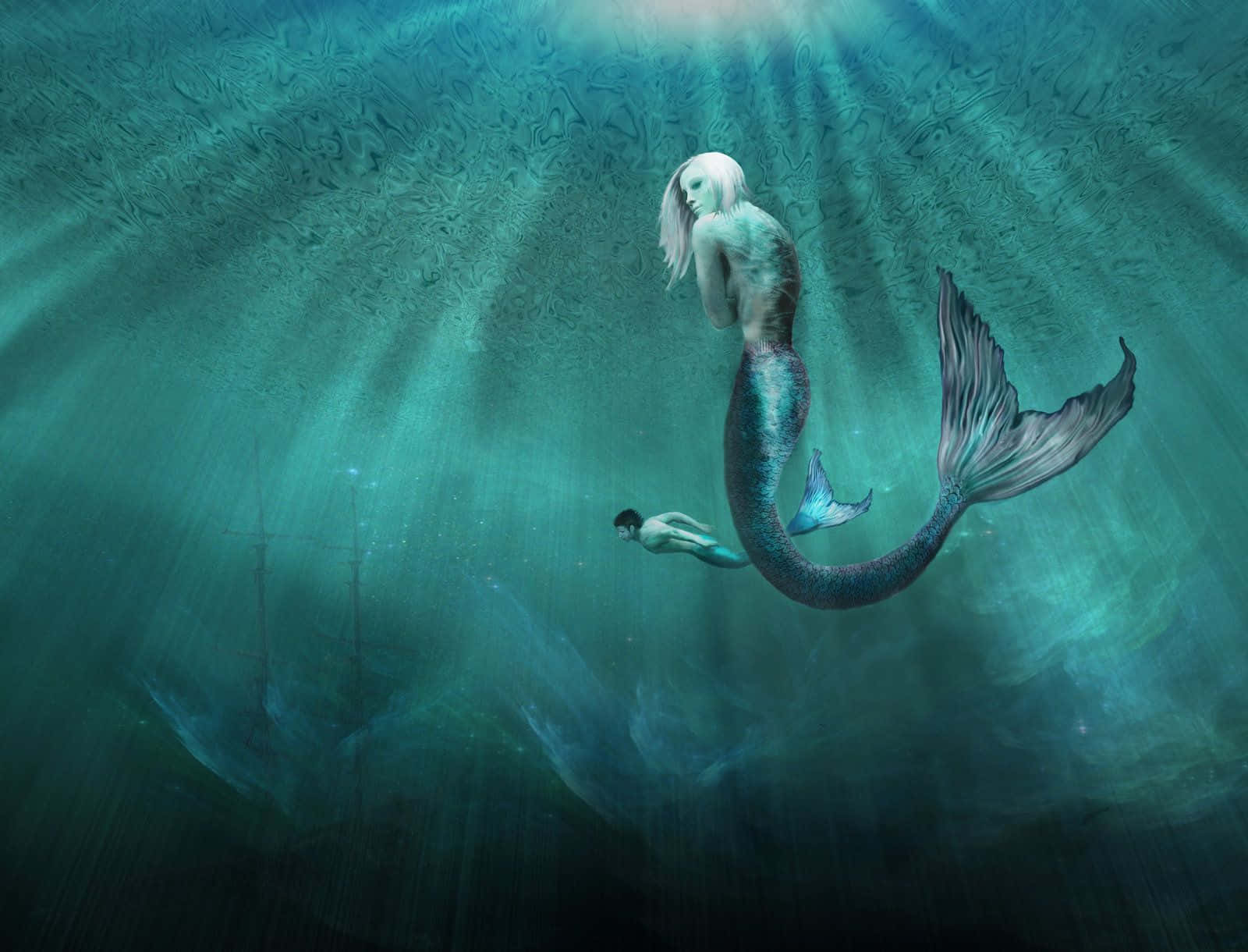 Real Mermaid 桌布 壁紙 — 一位蒼白的美人魚飄逸著白色長髮，在水下潛水員旁邊滑行，靠近一艘沐浴在青綠色光線中的沉船。