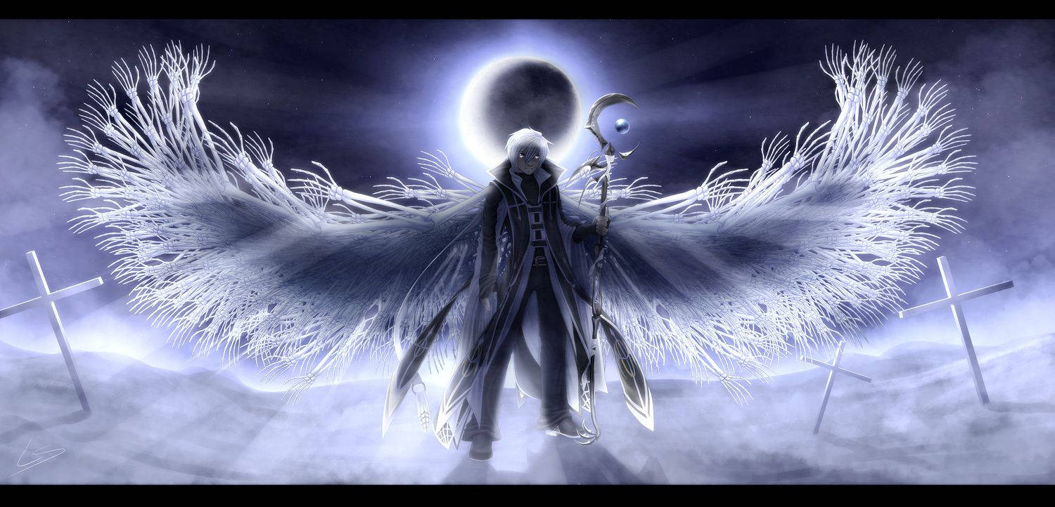 angels 桌布 壁紙 — 一位蒼白翅膀的動漫天使莊嚴地站在發光的月亮前，周圍是十字架，在迷霧籠罩的墓地中。