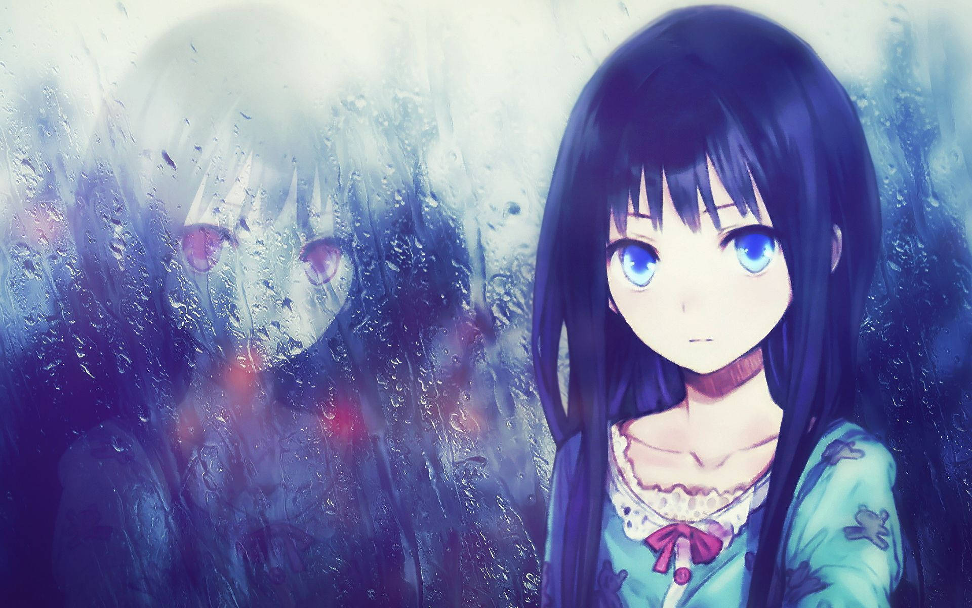 憂鬱動漫女孩 桌布 壁紙 — 一位藍眼動漫女孩站在雨痕斑斑的窗前，身後有一個幽靈般的身影籠罩在憂鬱的藍色迷霧中。