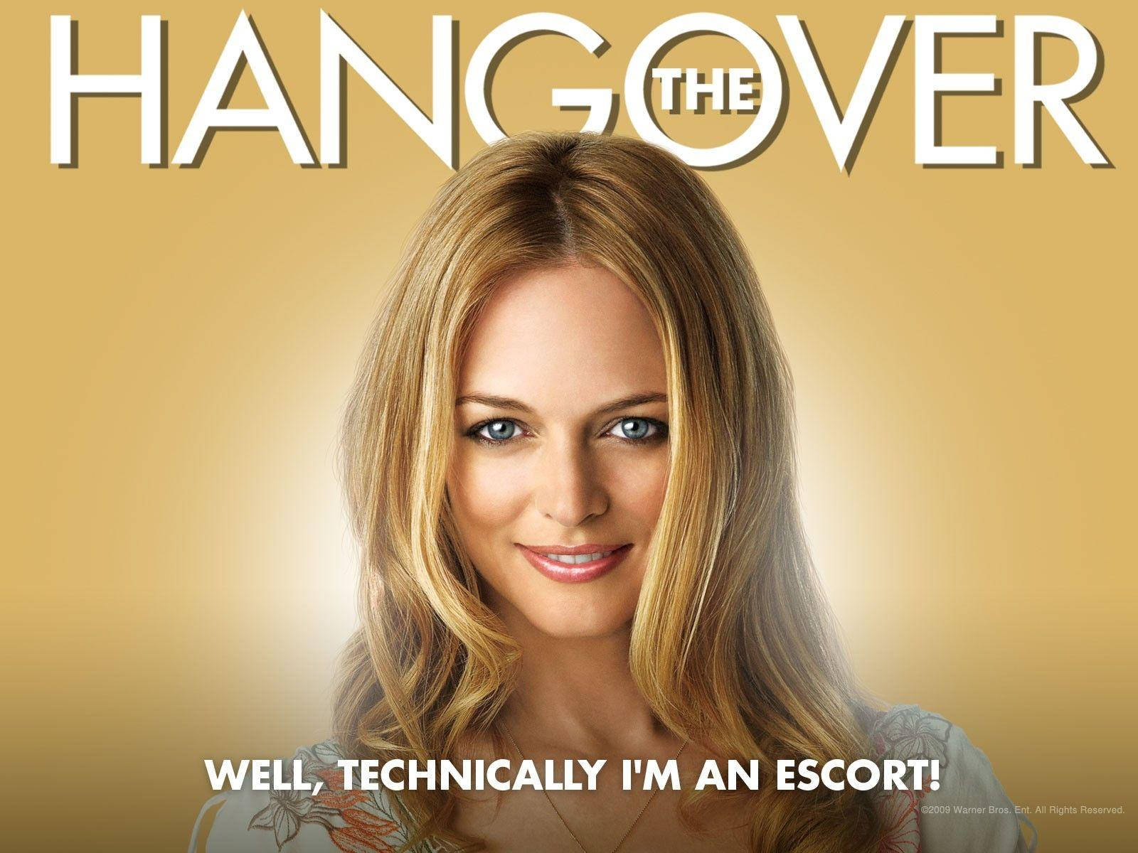 the hangover 桌布 壁紙 — 一位藍眼金髮女性在金色背景上微笑，帶有文字「HANGOVER」和「WELL TECHNICALLY I'M AN ESCORT!」