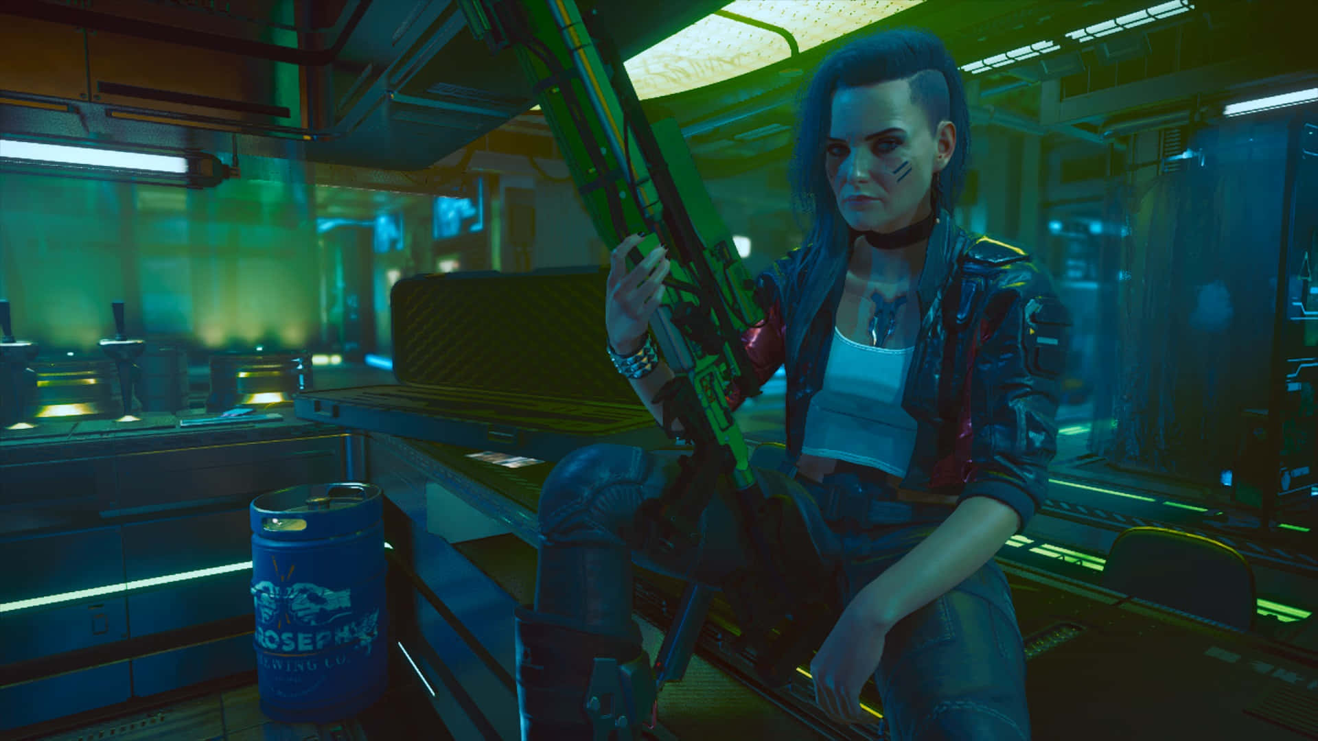 Cyberpunk 2077 Characters 桌布 壁紙 — 一位藍髮、擁有機械手臂的賽博龐克女性，在霓虹燈酒吧中手持發光步槍。