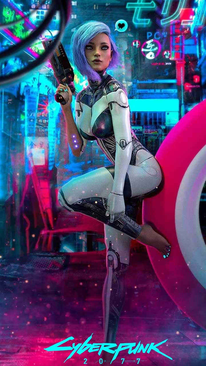 Cyberpunk 2077 桌布 壁紙 — 一位藍髮、擁有機械義肢的賽博龐克女性，在霓虹燈閃爍的未來城市小巷中手持槍械。