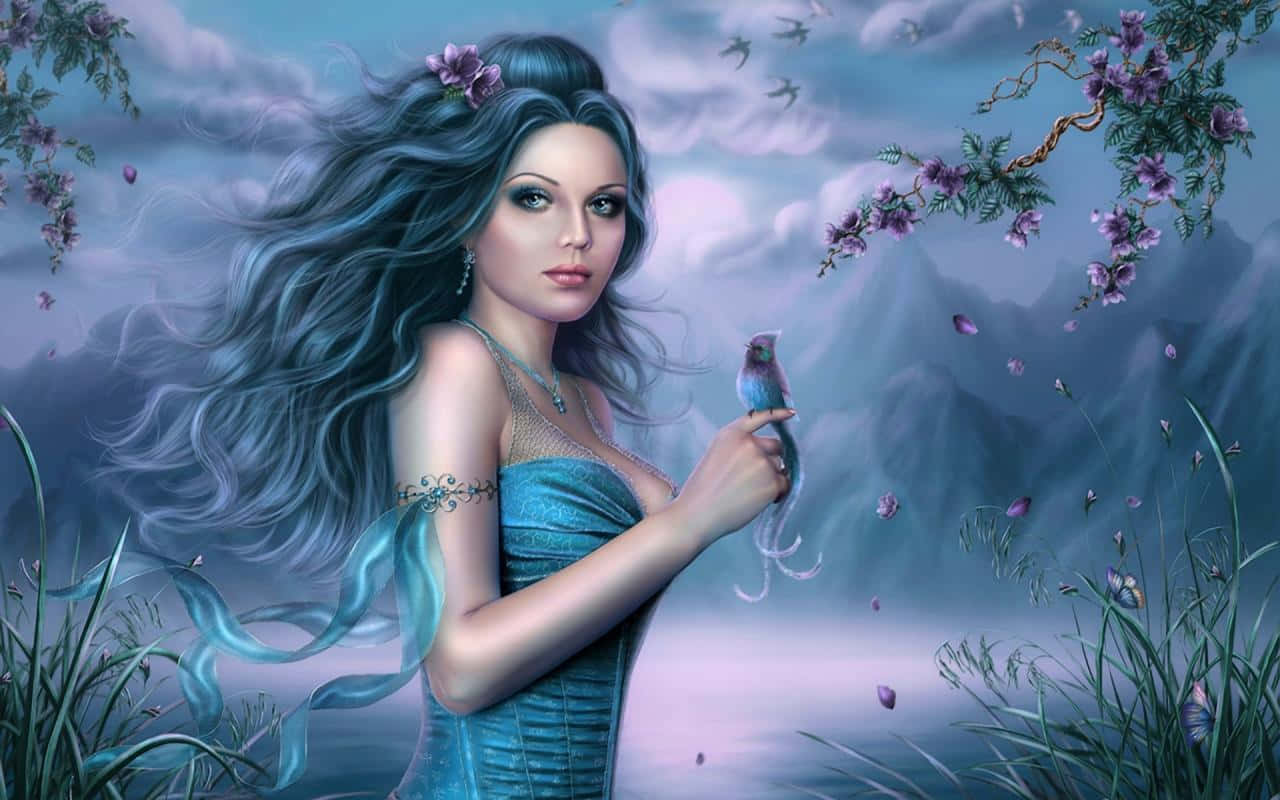 奇幻藝術 桌布 壁紙 — 一位藍髮仙女身穿青綠色長袍，在飄浮的紫色花朵和霧氣繚繞的山巒中輕輕抱著一隻小鳥。