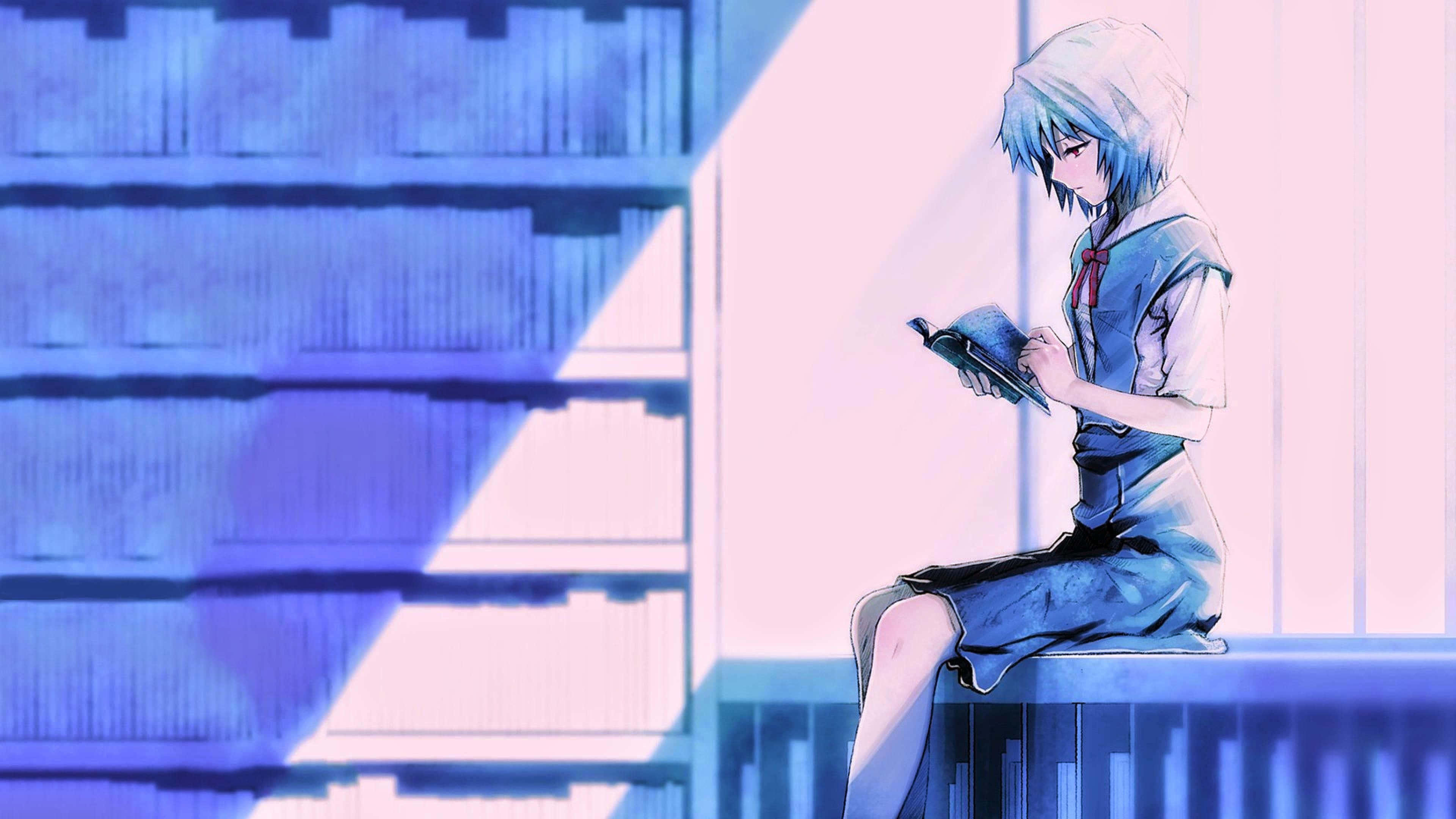 Reading 桌布 壁紙 — 一位藍髮動漫女孩坐在窗台上看書，柔和的光線在她身後的書架上投下幾何形狀的影子。