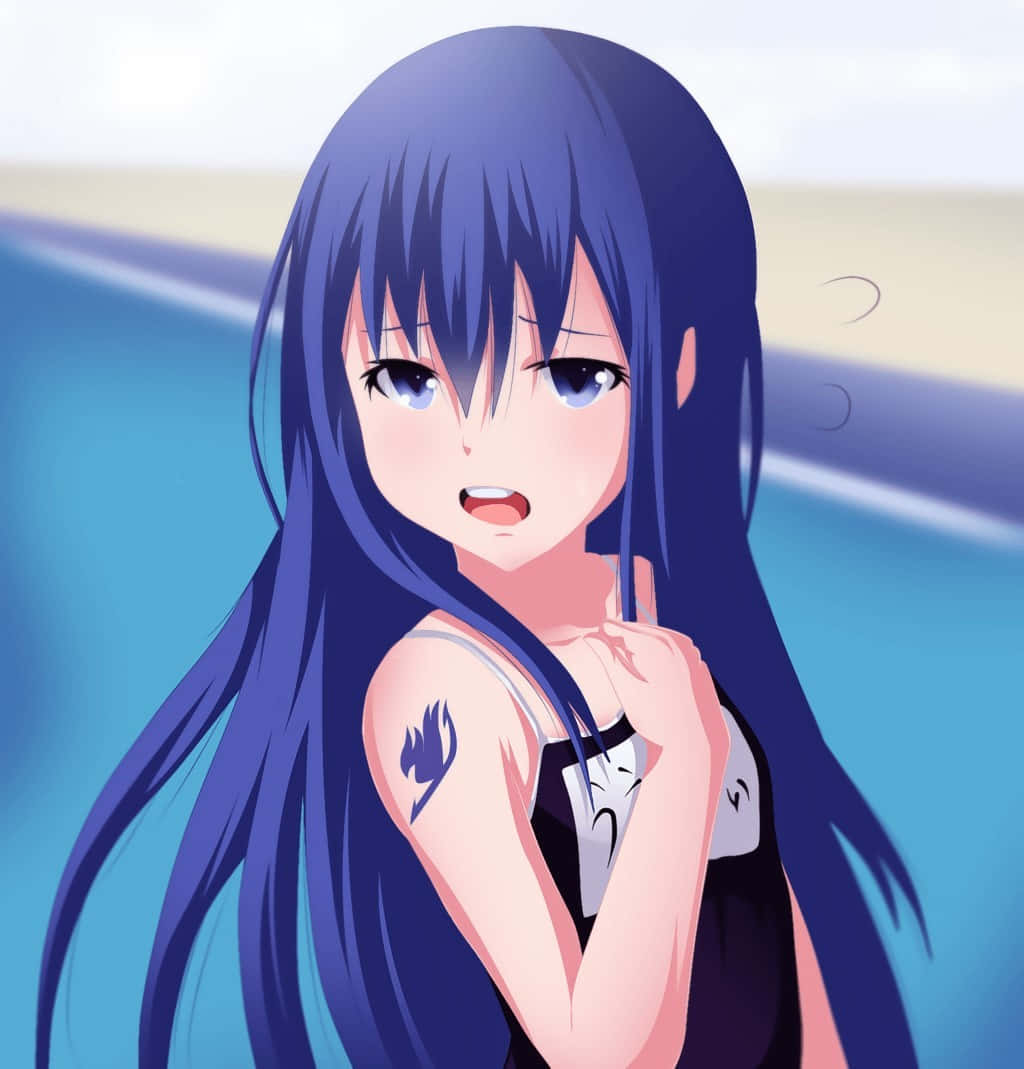 Wendy Marvell 桌布 壁紙 — 一位藍髮動漫女孩帶著驚訝的表情站在泳池旁，身穿黑色上衣，肩上有一個火焰刺青。