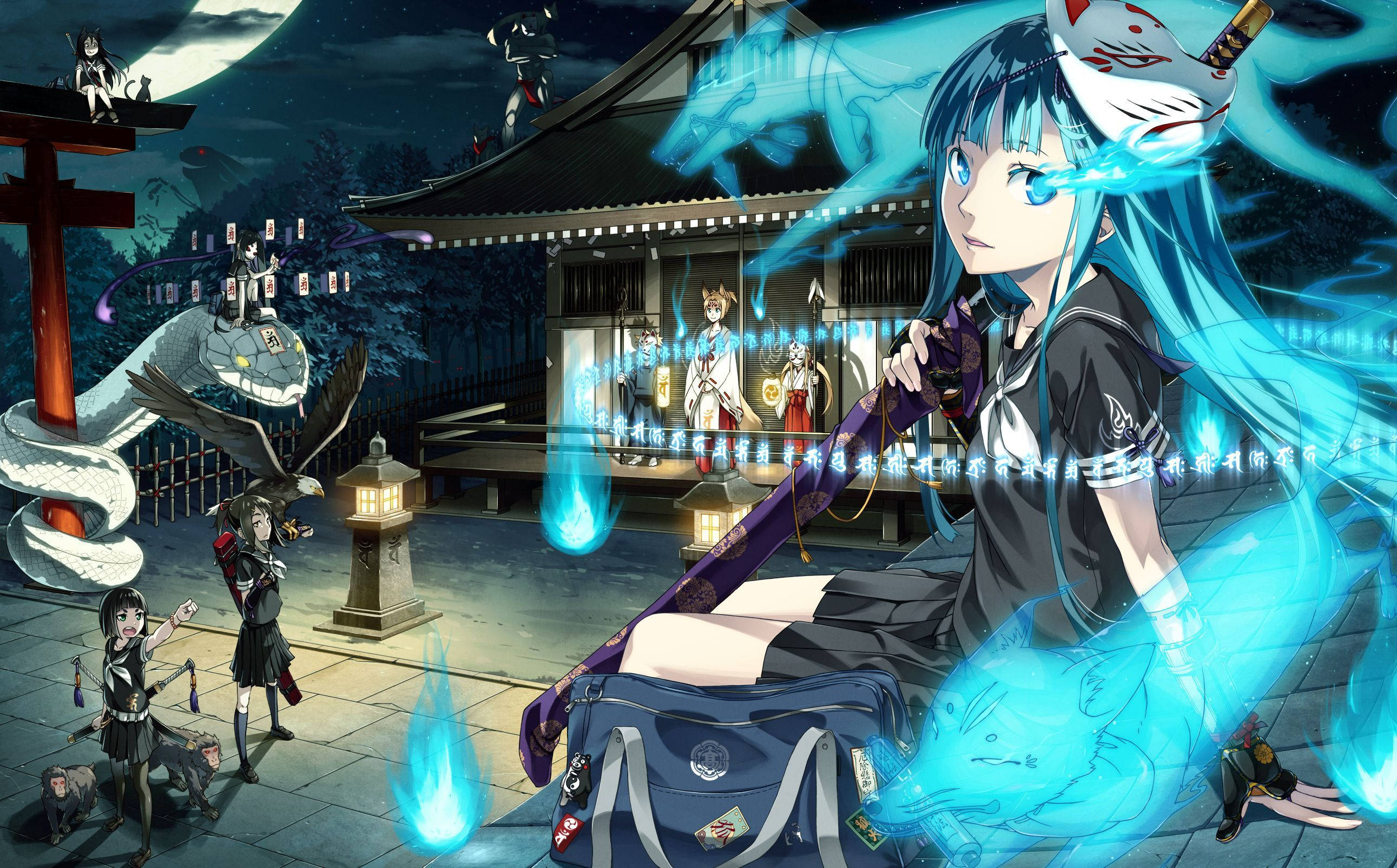 Kitsune 桌布 壁紙 — 一位藍髮動漫女孩手持武士刀，夜晚坐在神社前，周圍環繞著發光的藍色靈魂和妖怪。
