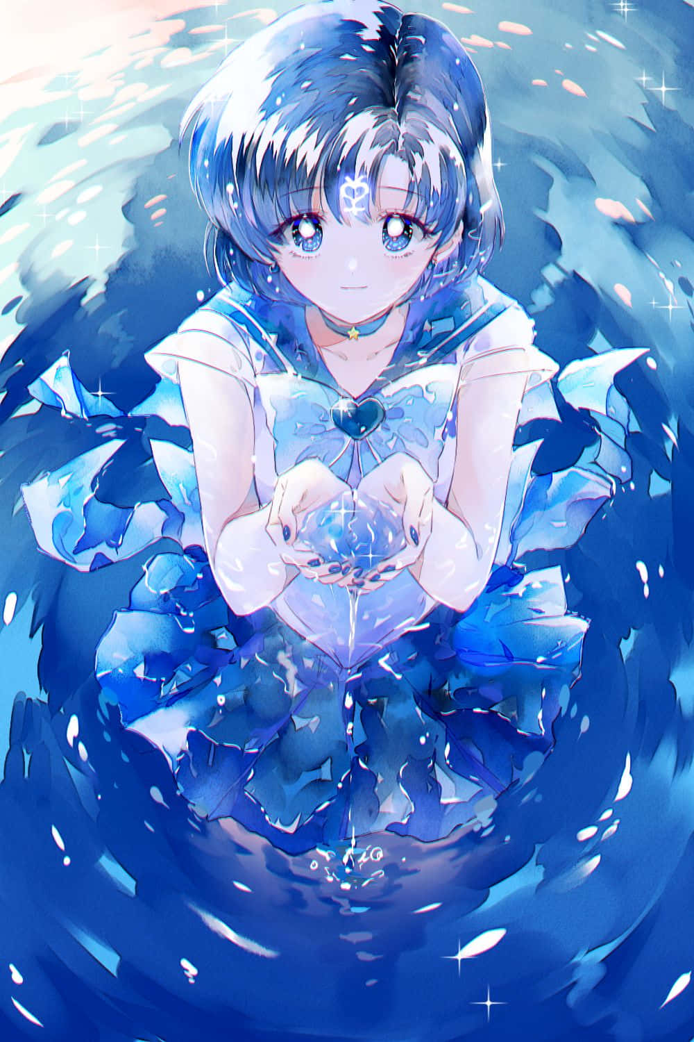 Sailor Mercury 桌布 壁紙 — 一位藍髮動漫女孩穿著水主題連衣裙，手持一個被閃爍液體漩渦包圍的發光球體。