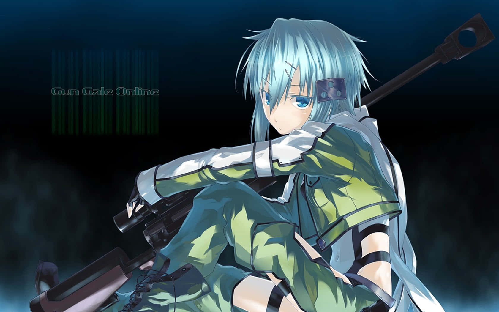 Sinon 桌布 壁紙 — 一位藍髮動漫女孩穿著綠色軍裝，在深藍色背景上帶有發光綠色文字的情況下握著步槍。
