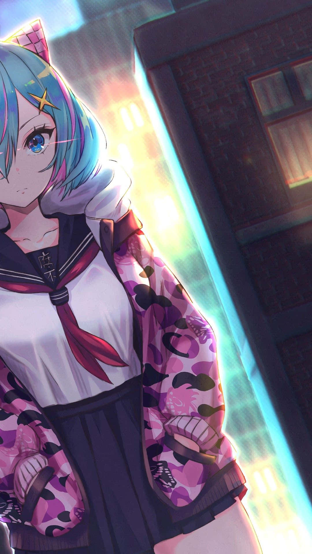 學校 桌布 壁紙 — 一位藍髮動漫少女穿著水手服和圖案外套，站在霓虹燈閃爍的雨中城市小巷。