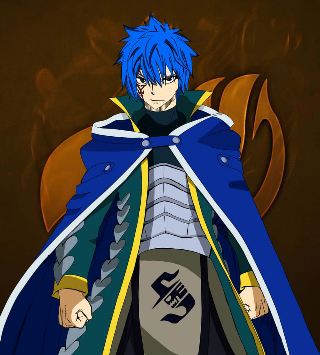 Jellal Fernandes 桌布 壁紙 — 一位藍髮動漫戰士身穿精緻的藍綠色斗篷，在火橙色背景前帶著堅定的表情站立。