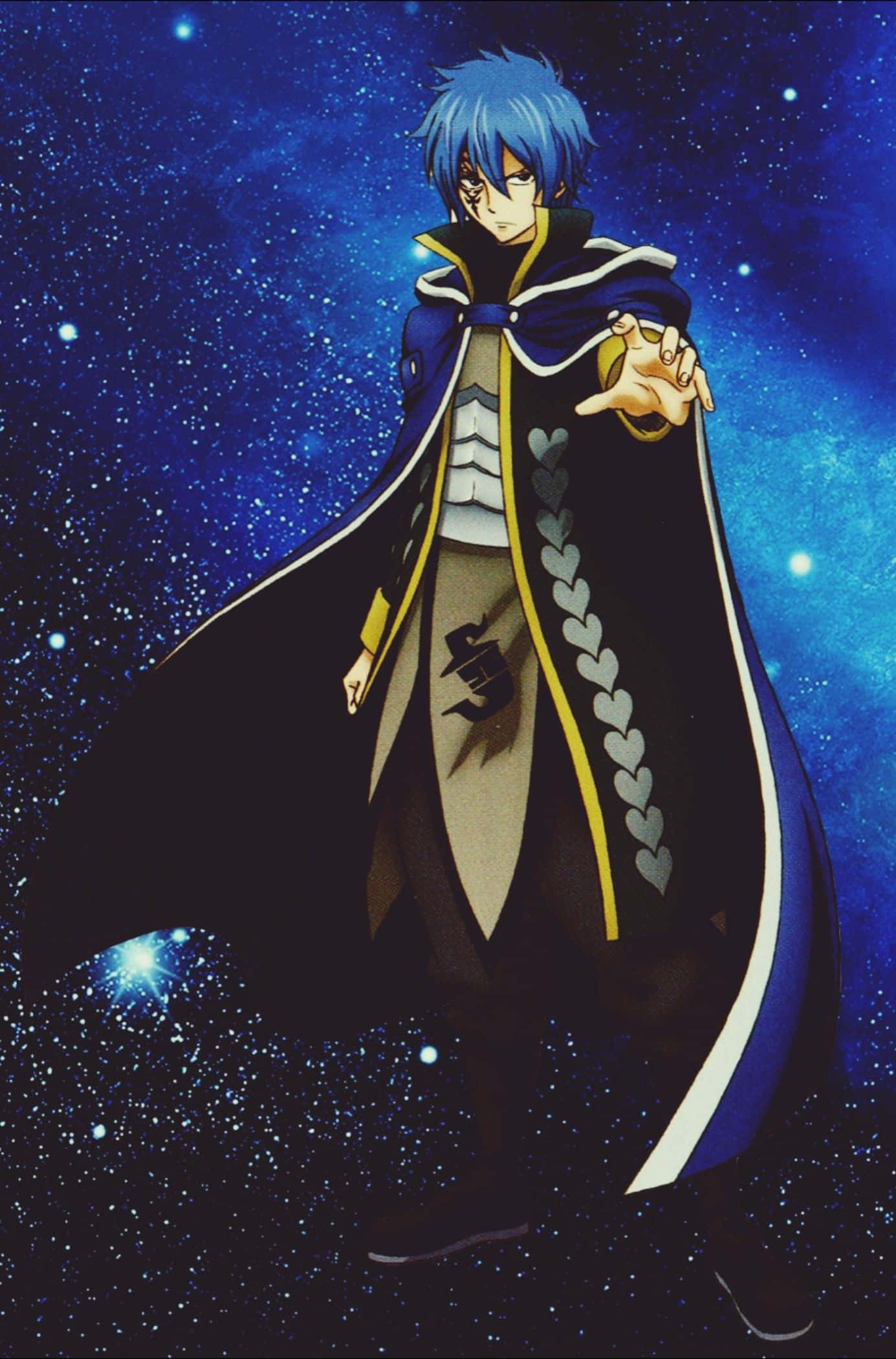Jellal Fernandes 桌布 壁紙 — 一位藍髮動畫法師穿著帶有心形圖案的深色斗篷，站在星光宇宙背景前，伸出手彷彿在施展魔法。