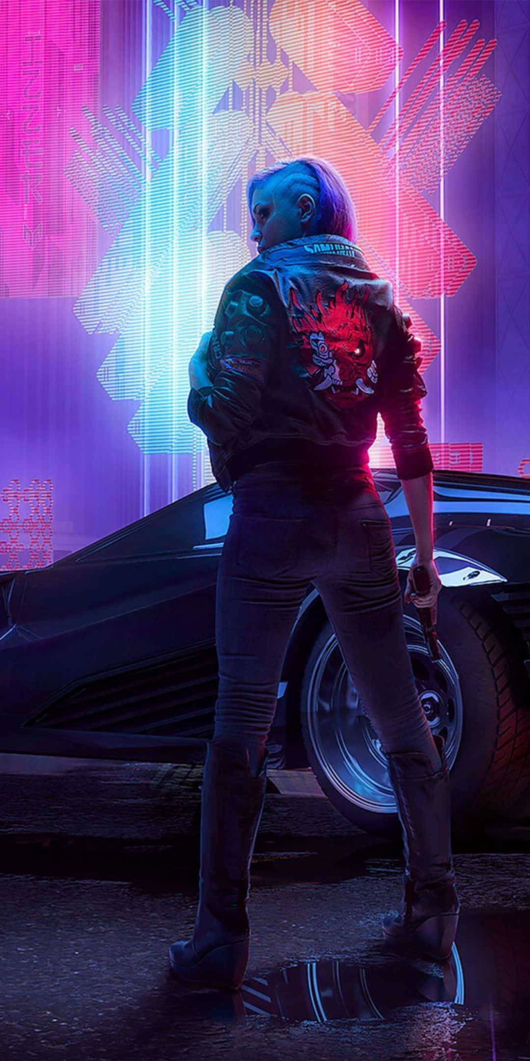 Pixel 3 Cyberpunk 2077 桌布 壁紙 — 一位藍髮的賽博龐克女性站在一輛時尚的黑色汽車旁，周圍是發光的霓虹燈招牌。